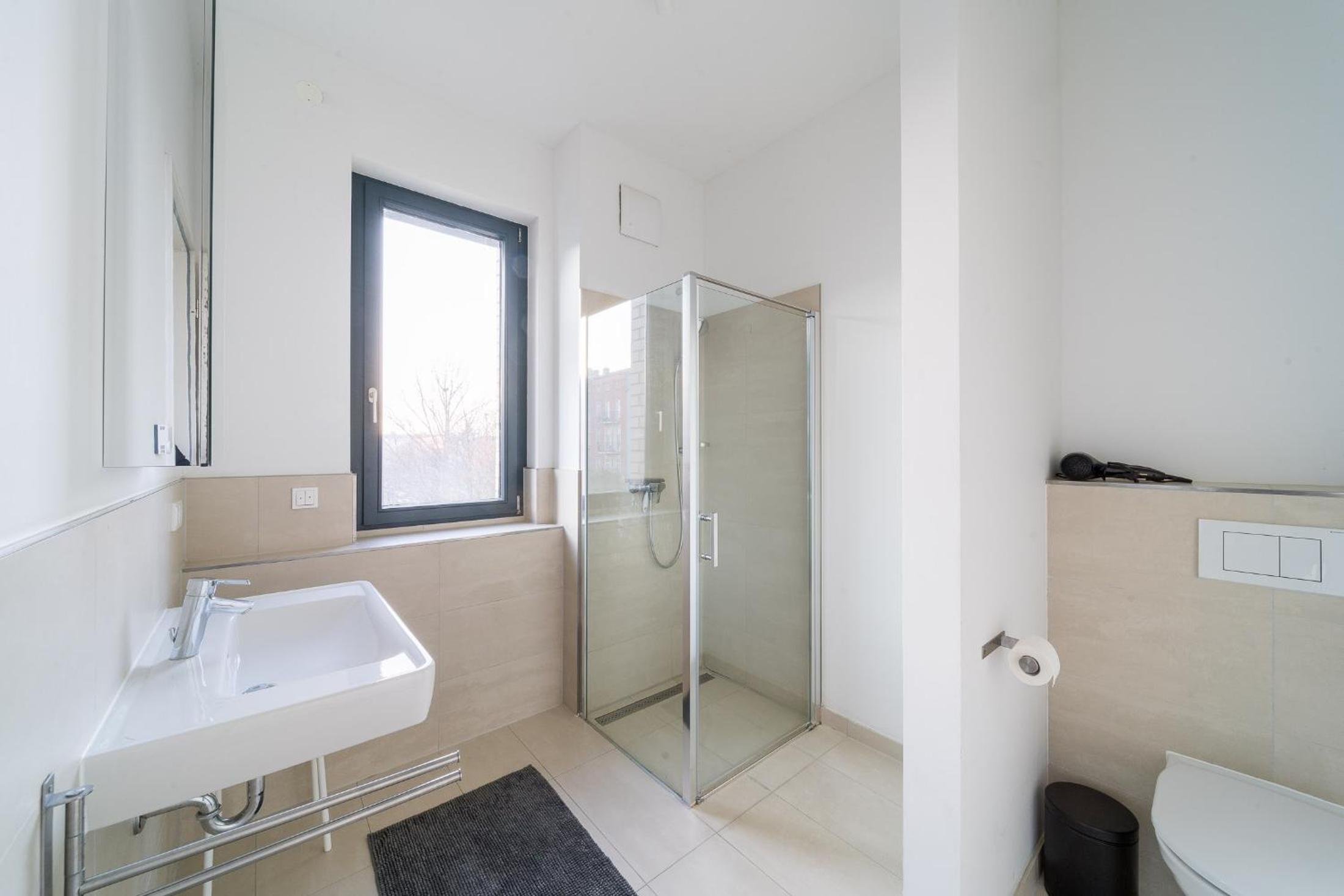 2 Bedroom Mauerpark-Apartment, Berlin Mitte View calendar