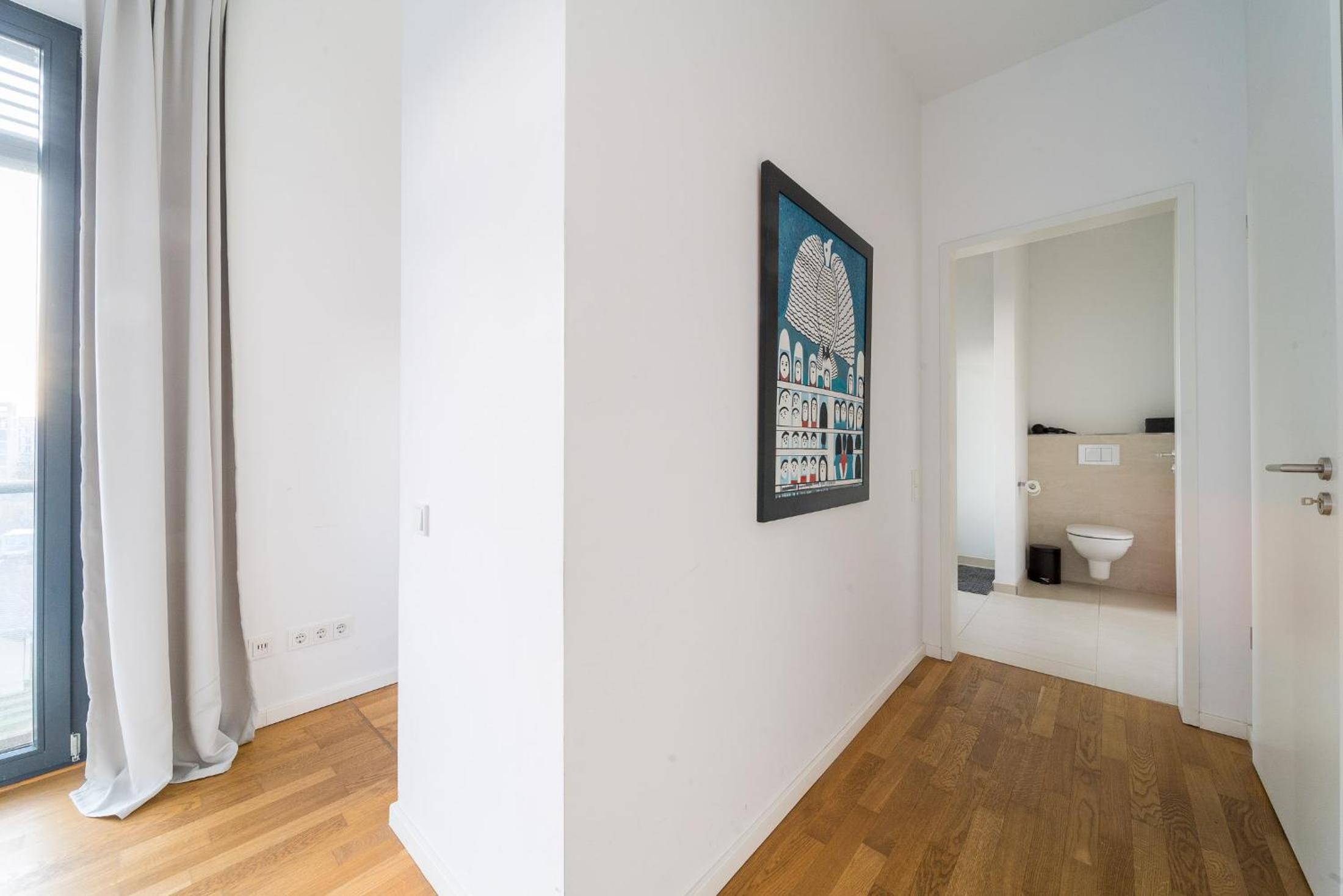 2 Bedroom Mauerpark-Apartment, Berlin Mitte View calendar