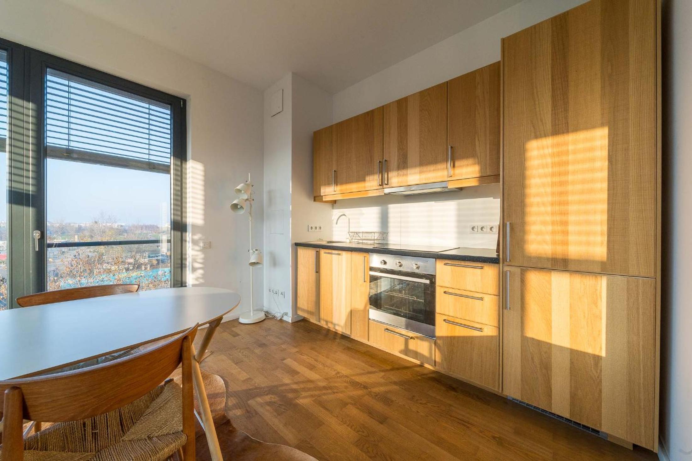 2 Bedroom Mauerpark-Apartment, Berlin Mitte View calendar