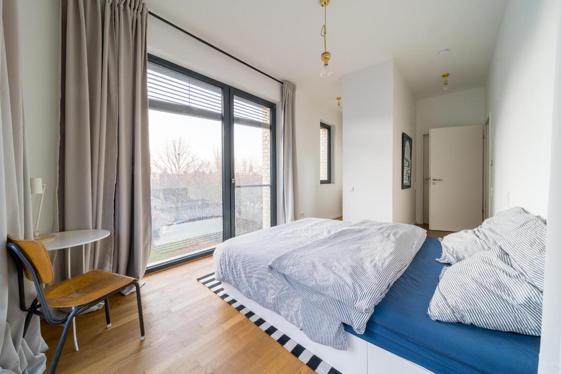 2 Bedroom Mauerpark-Apartment, Berlin Mitte View calendar