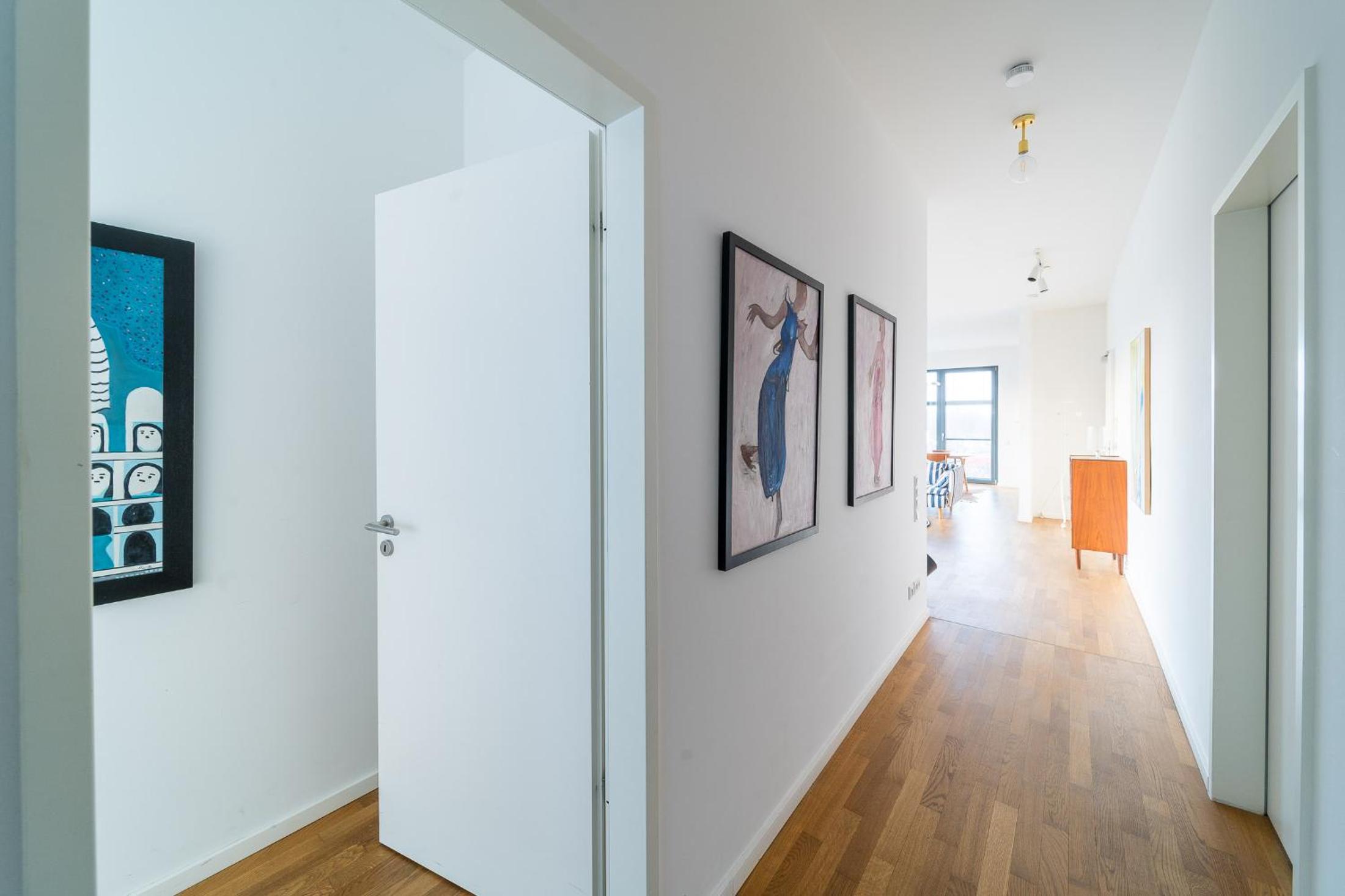 2 Bedroom Mauerpark-Apartment, Berlin Mitte View calendar