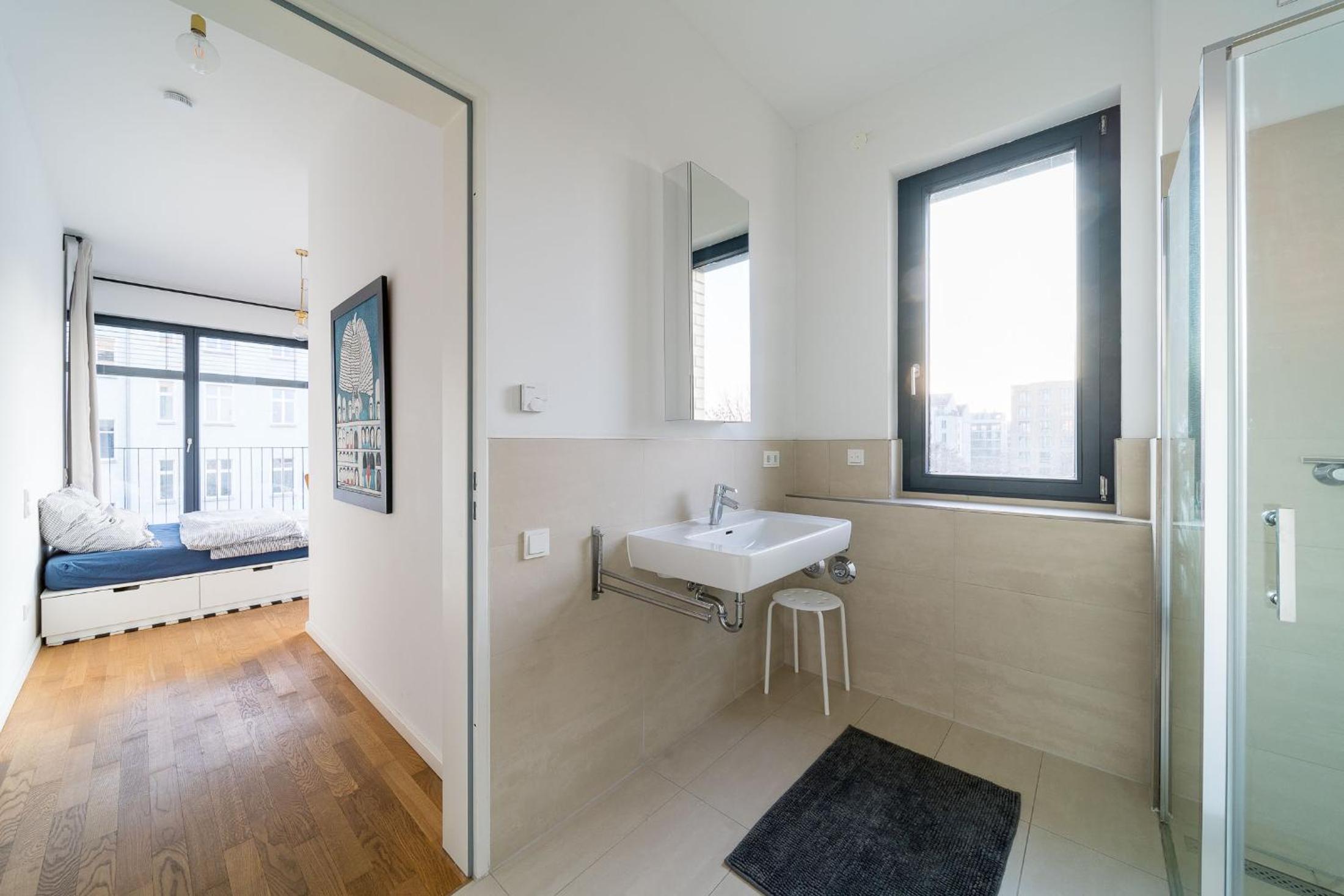 2 Bedroom Mauerpark-Apartment, Berlin Mitte View calendar