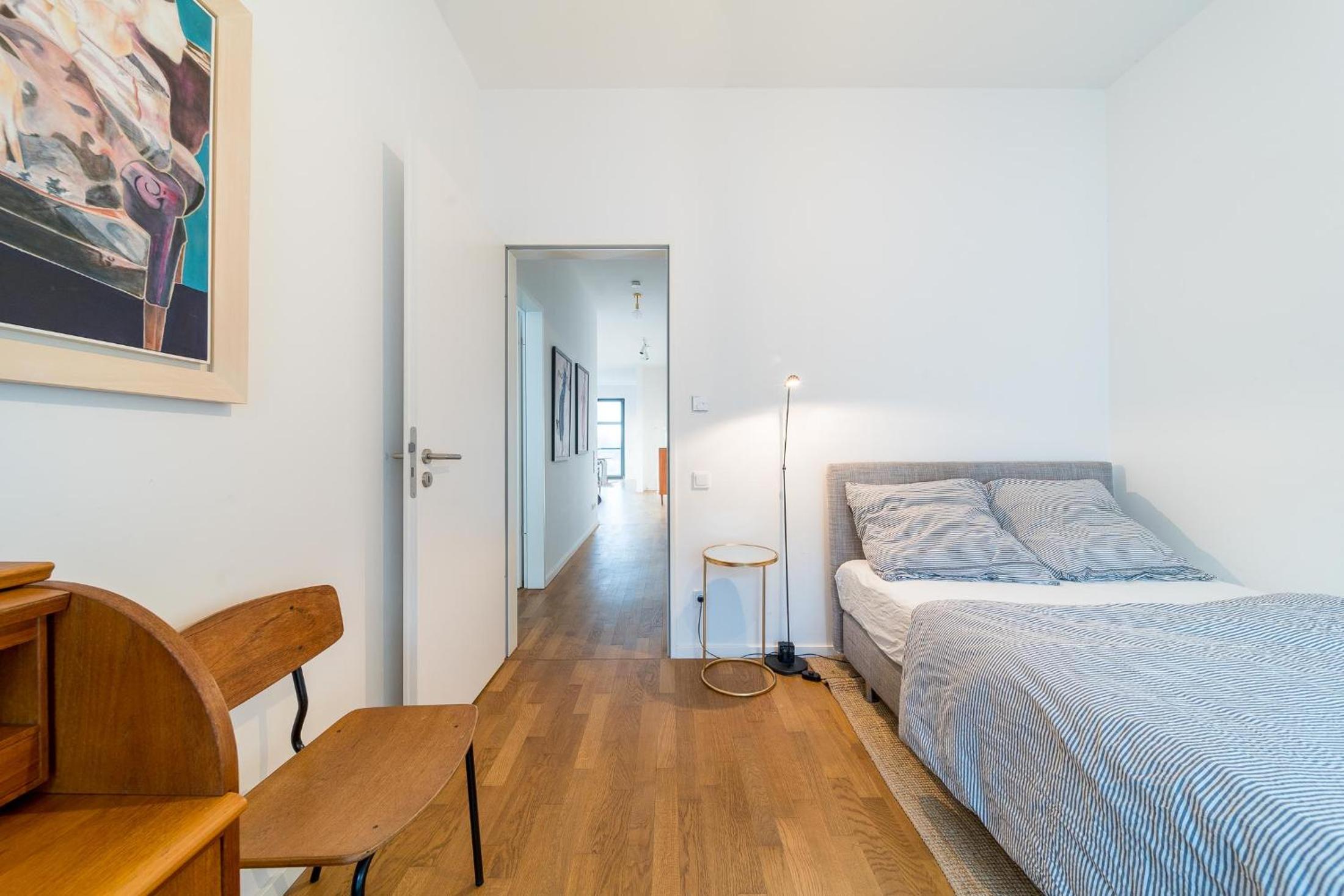 2 Bedroom Mauerpark-Apartment, Berlin Mitte View calendar