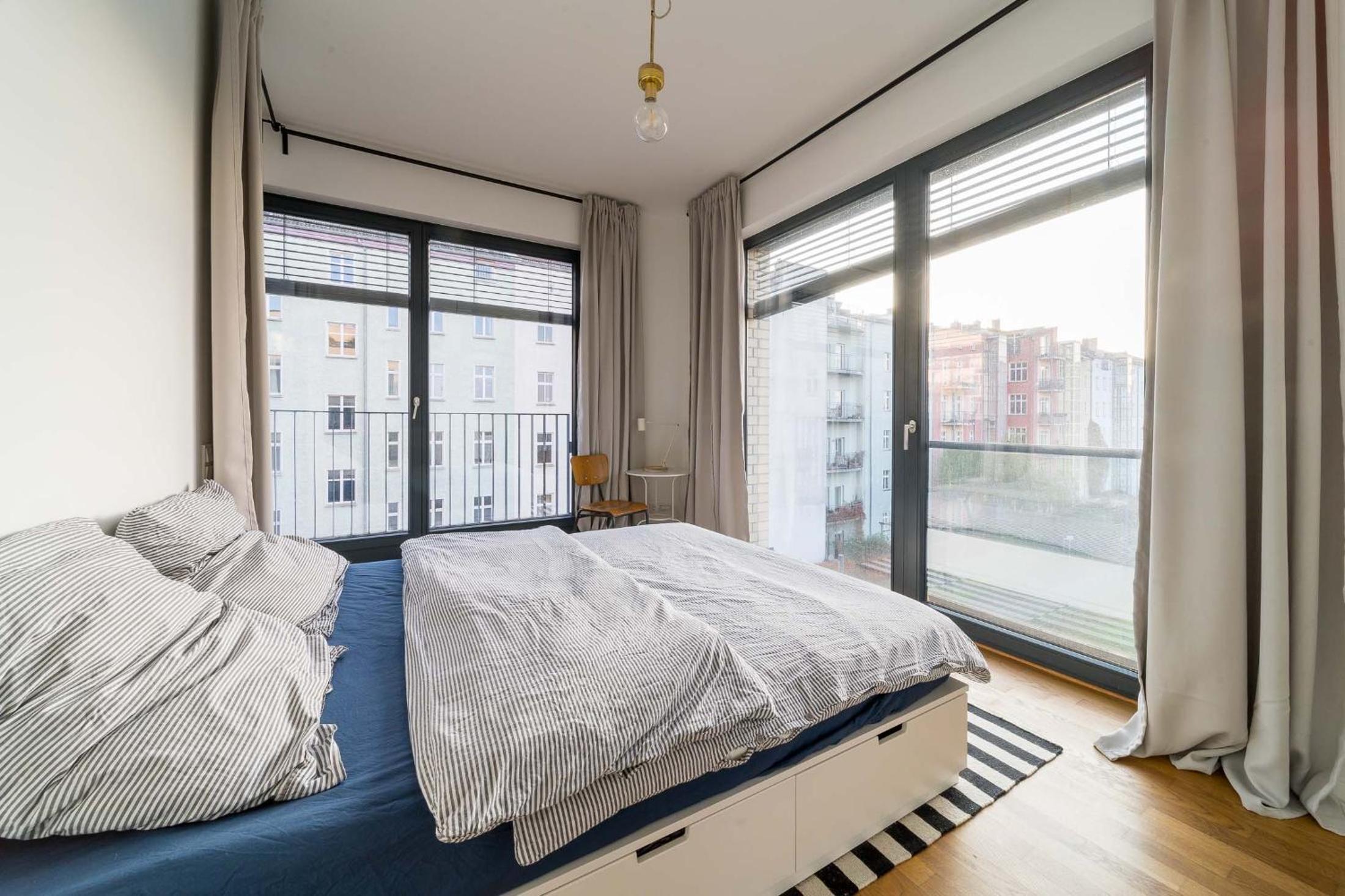 2 Bedroom Mauerpark-Apartment, Berlin Mitte View calendar