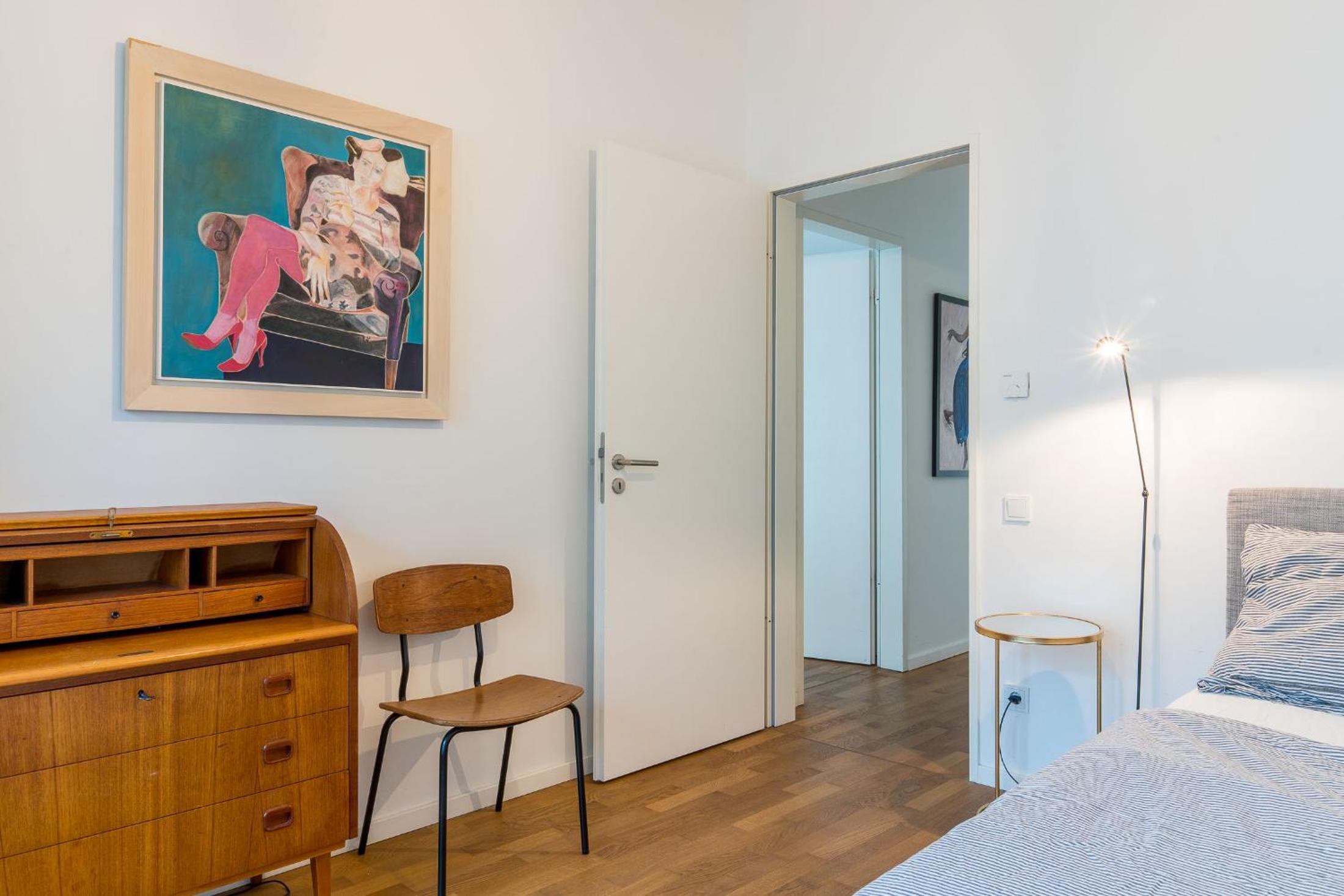 2 Bedroom Mauerpark-Apartment, Berlin Mitte View calendar