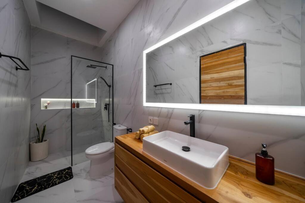 Luxury 5br villa Jacuzzi Canggu view 3