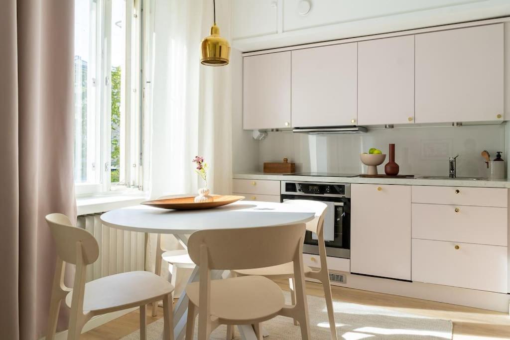 Serene Studio Retreat in Töölö