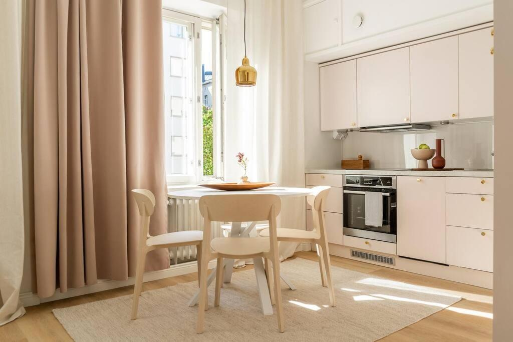Serene Studio Retreat in Töölö