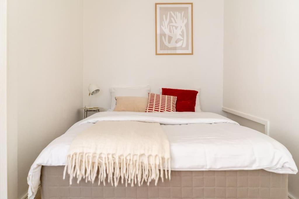 Serene Studio Retreat in Töölö