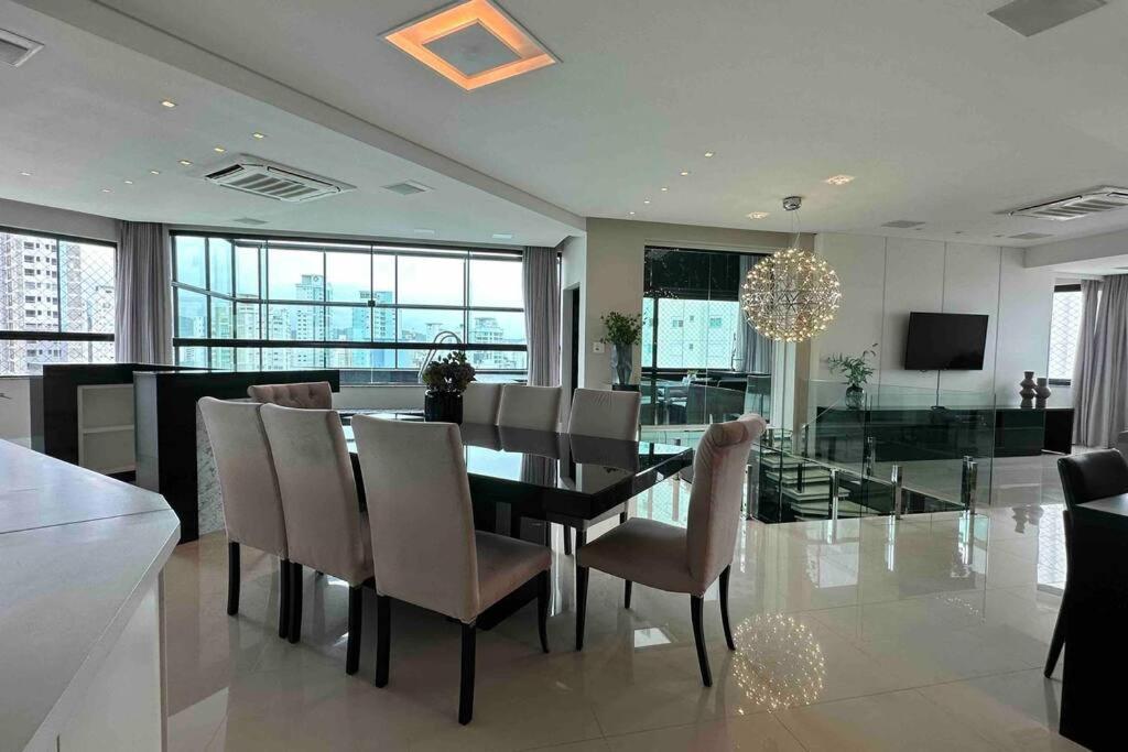 Cobertura Duplex com Piscina, Vista Mar e Hidro