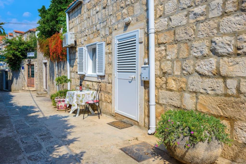Charming Dalmatian 2-Bedroom cottage in the heart of Old Town Cavtat view 3