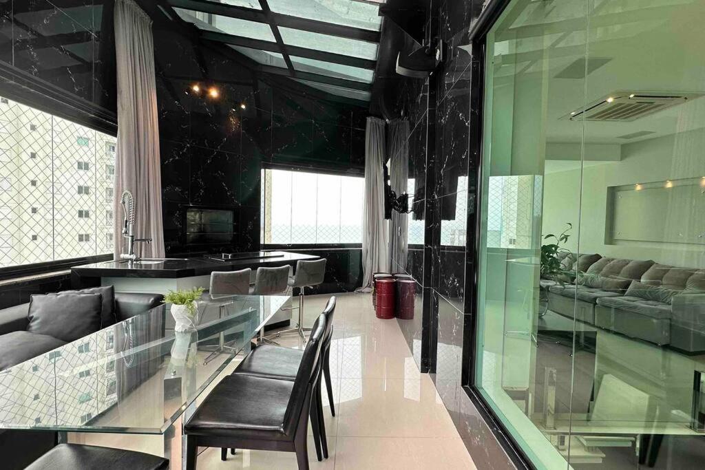 Cobertura Duplex com Piscina, Vista Mar e Hidro