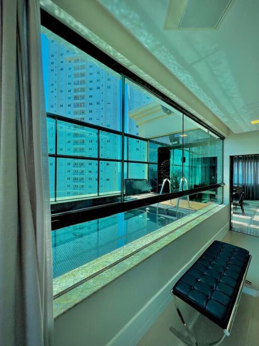 Cobertura Duplex com Piscina, Vista Mar e Hidro