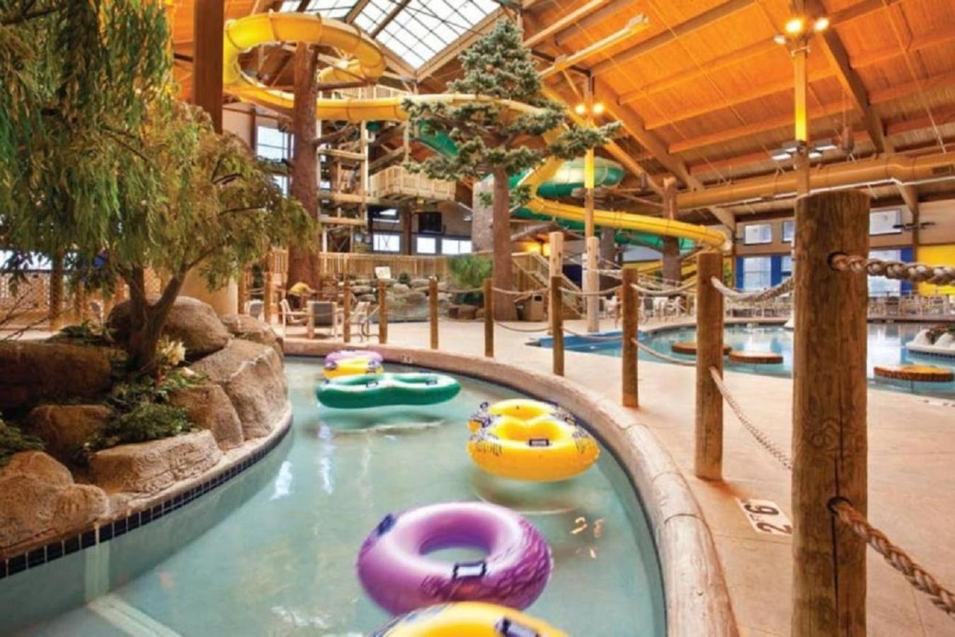 Enjoy onsite Waterpark in this family friendly 1BD condo view 4