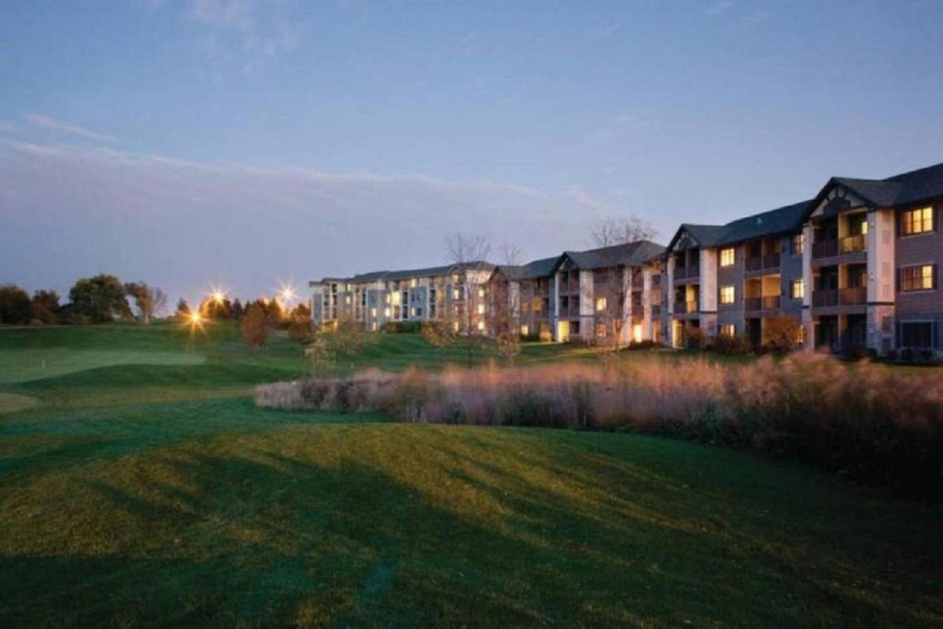 Enjoy onsite Waterpark in this family friendly 1BD condo view 2