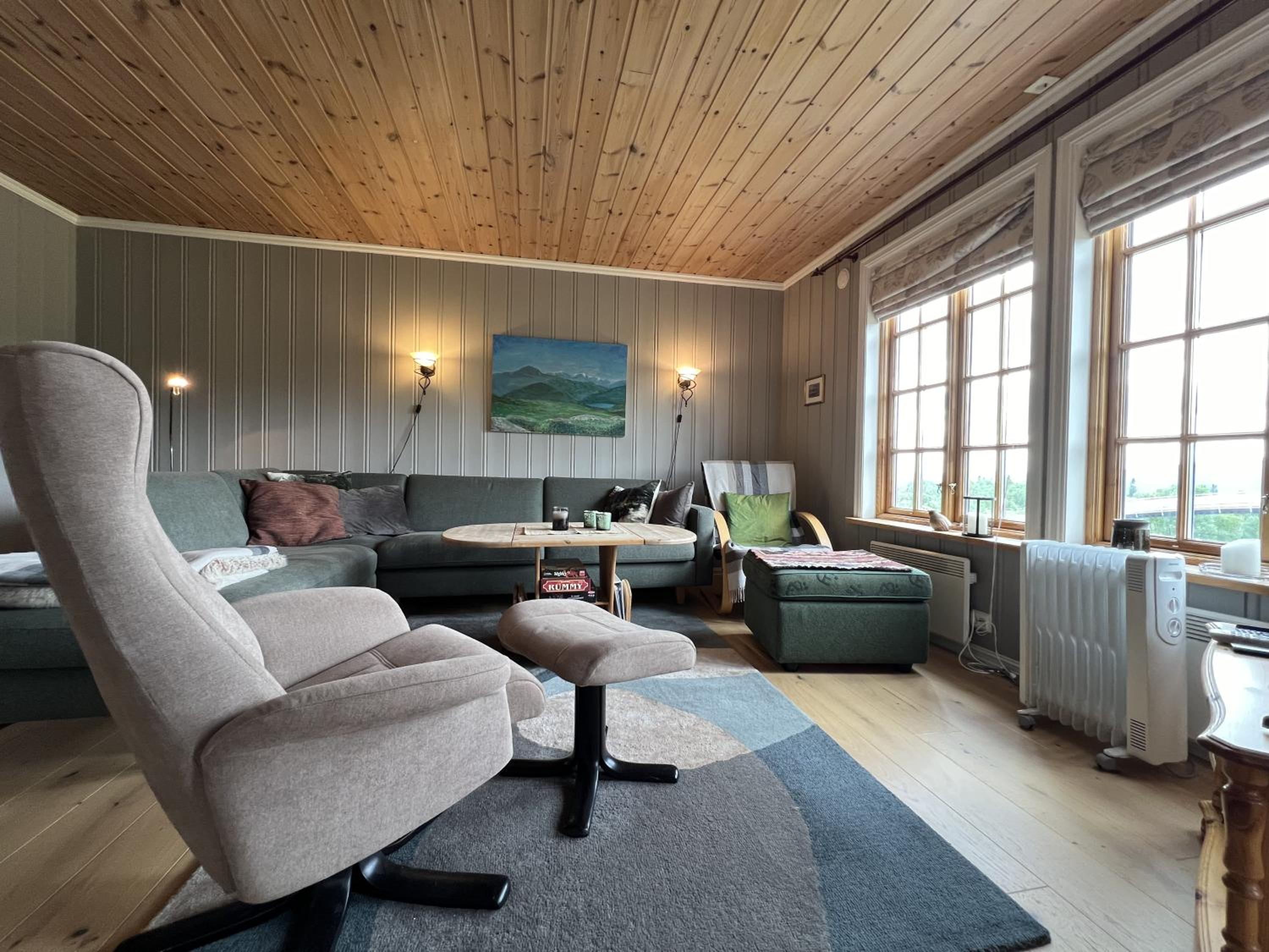 Charming 3-Bedroom Apartment With Great Views! view 2