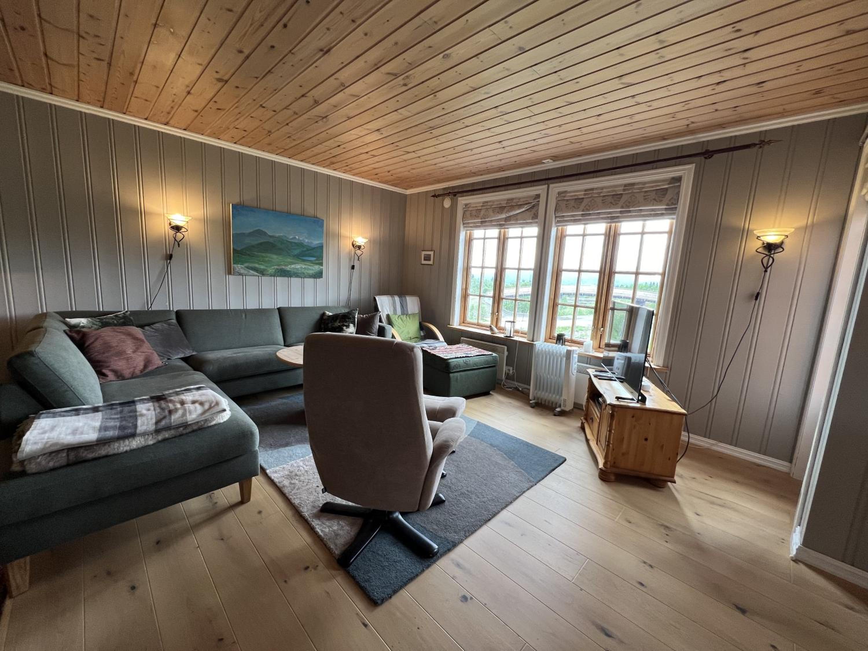 Charming 3-Bedroom Apartment With Great Views! view 4