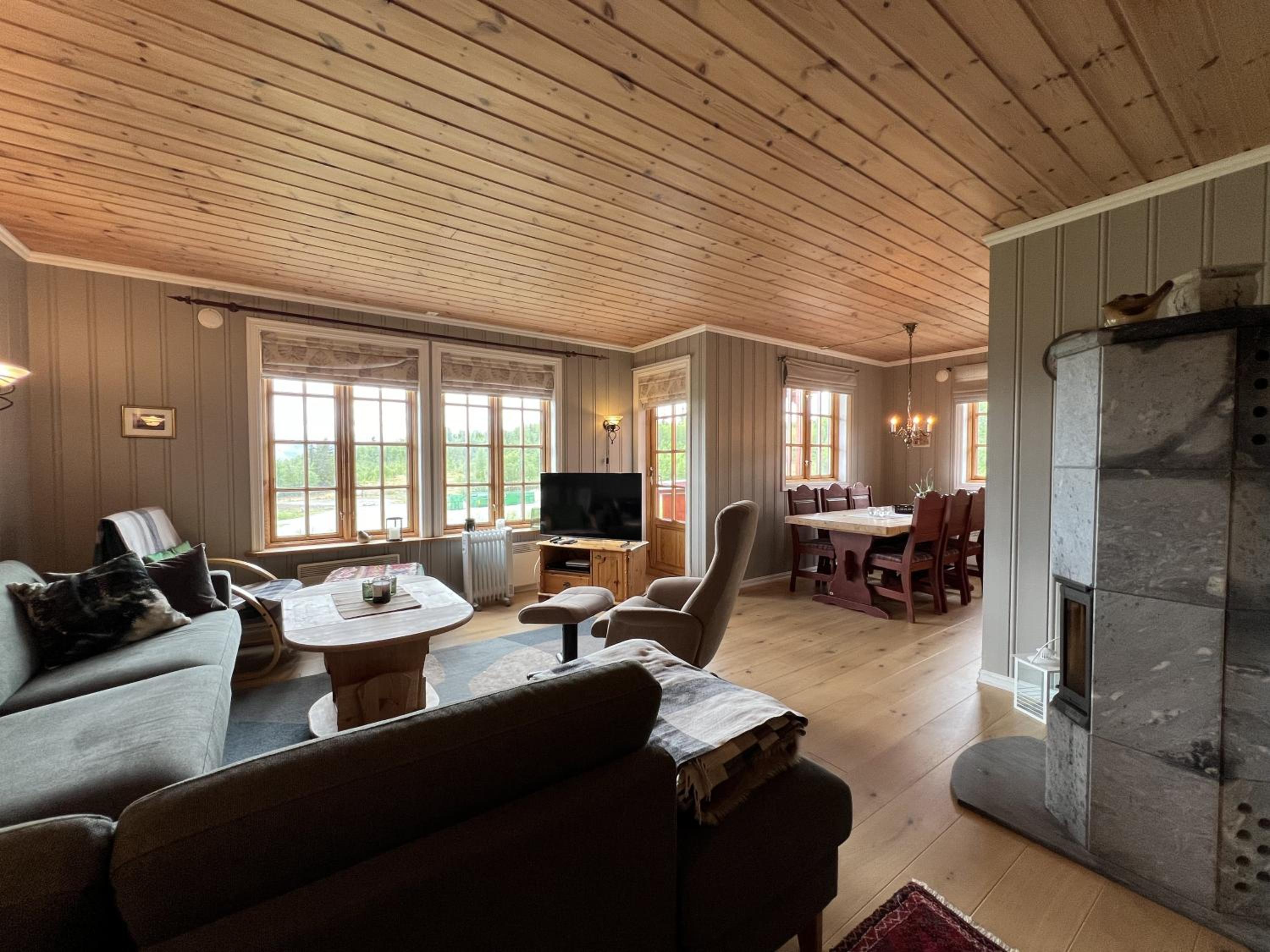 Charming 3-Bedroom Apartment With Great Views! view 5