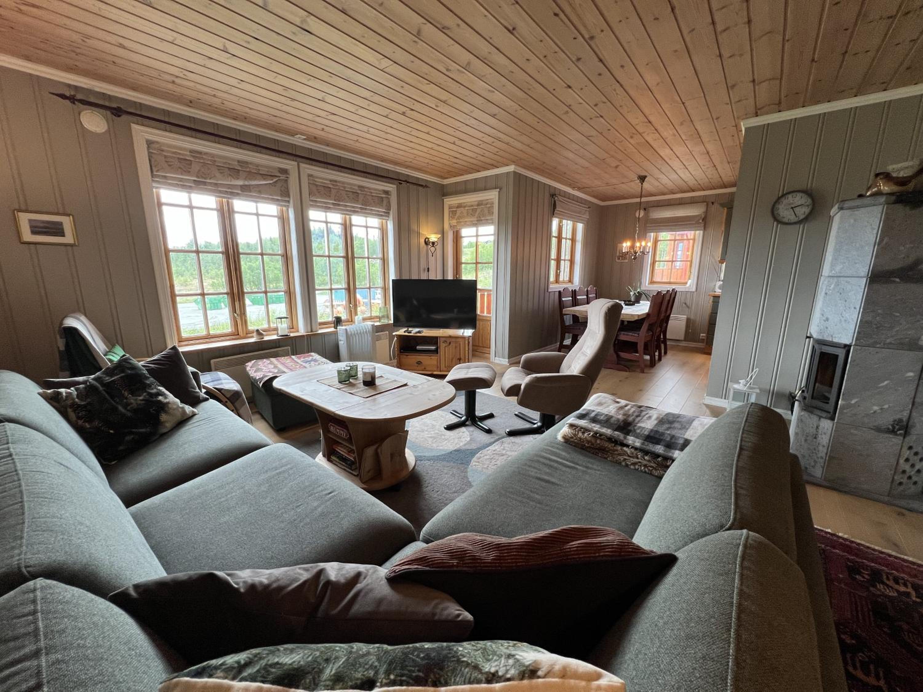 Charming 3-Bedroom Apartment With Great Views! view 3