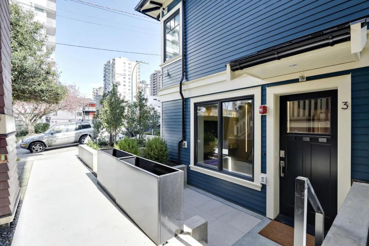 Designer 2BR in Downtown Steps from Sunset Beach
