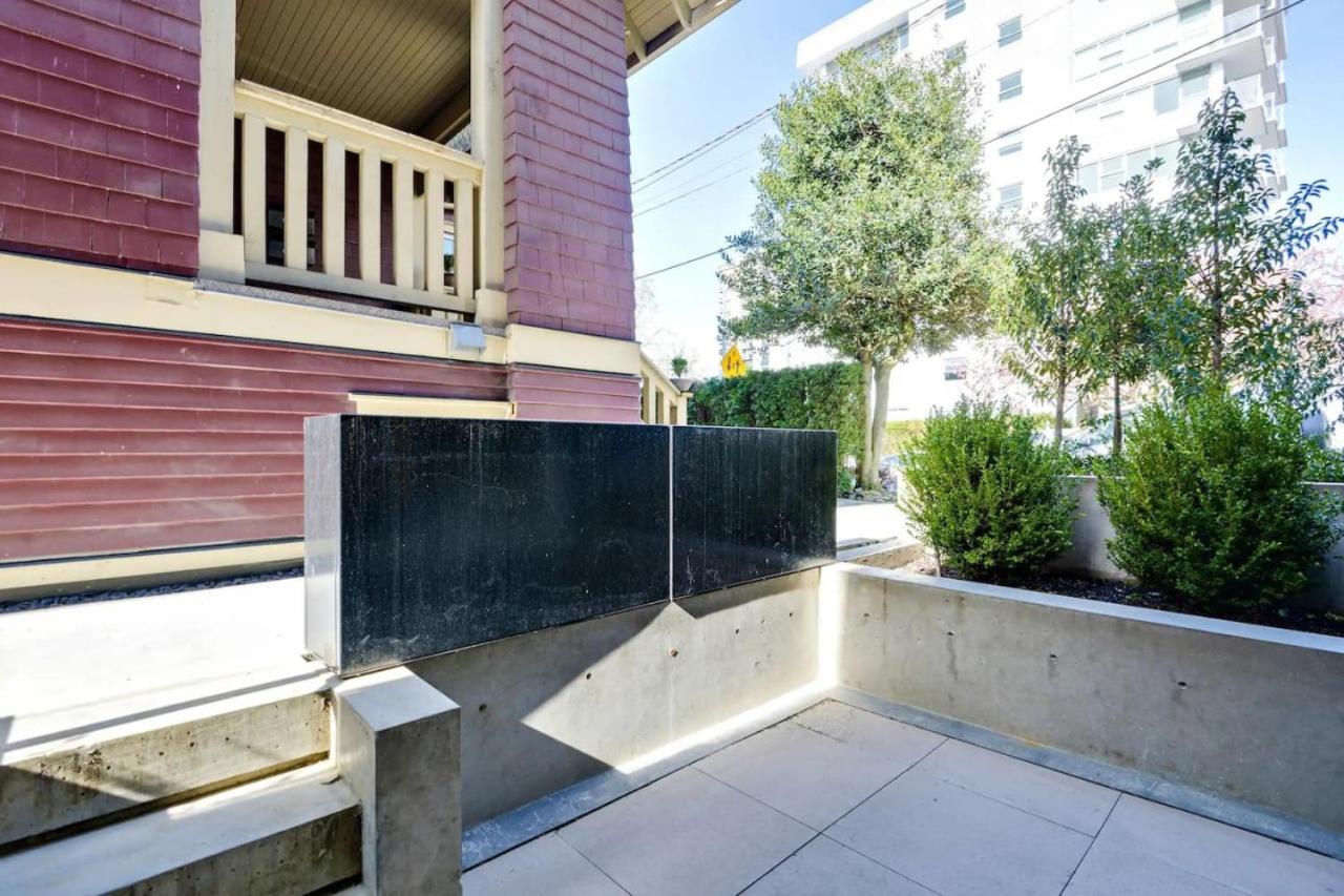 Designer 2BR in Downtown Steps from Sunset Beach