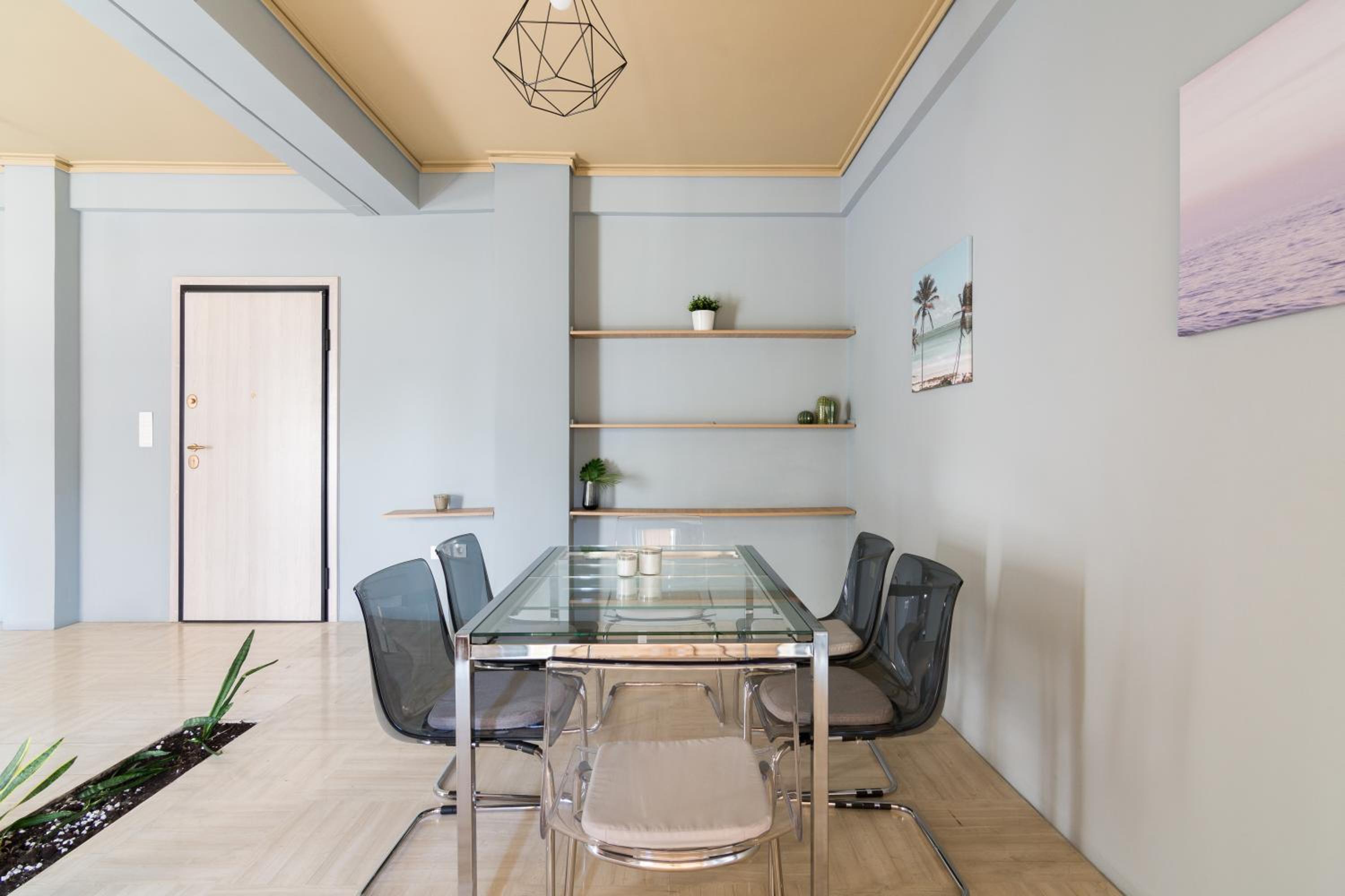 Large Apartment ideal for 5