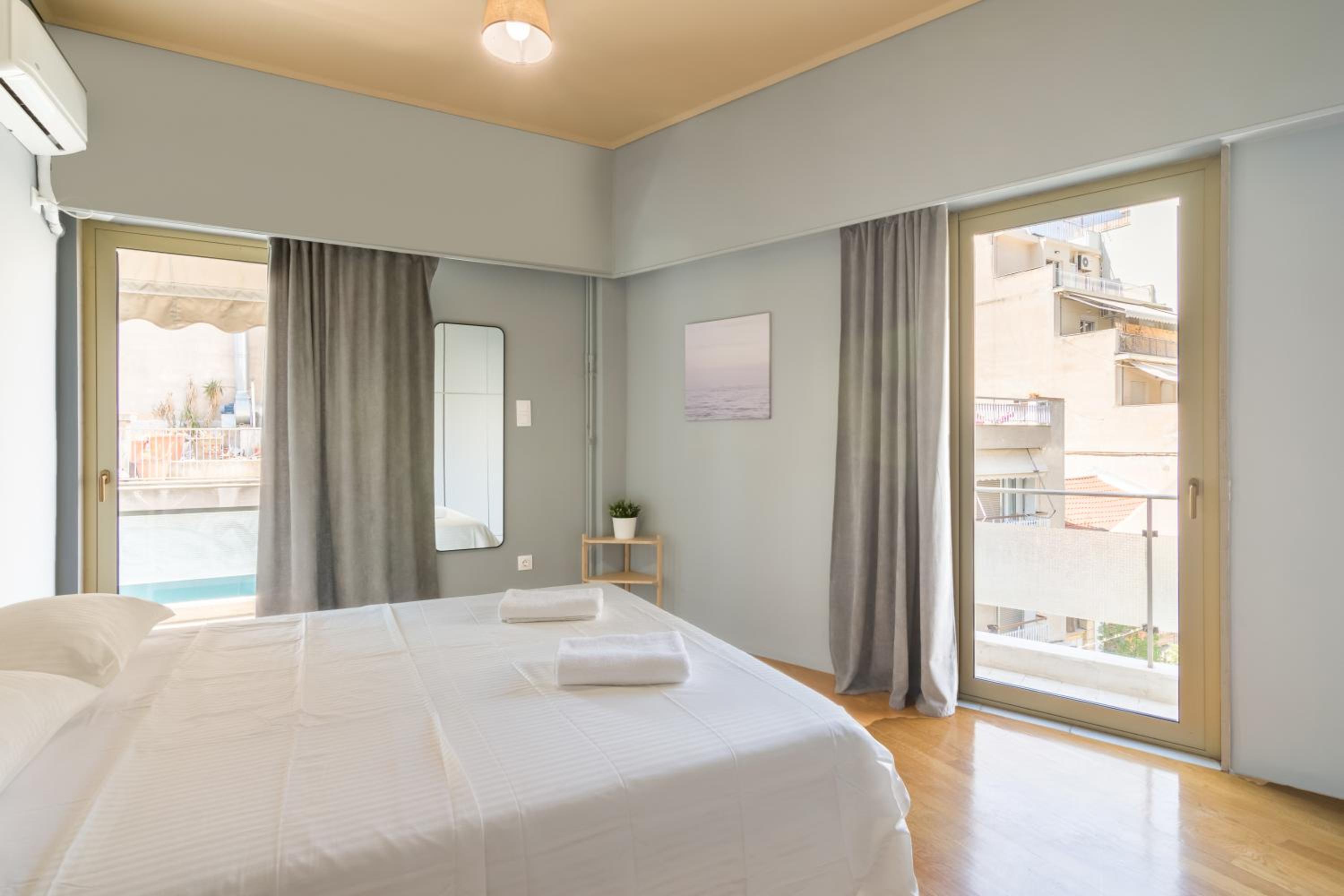 Large Apartment ideal for 5