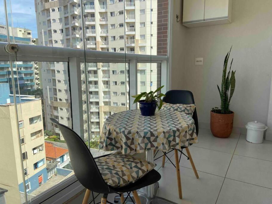AU75 Silencioso e Vista Urbana Bonita das Altura