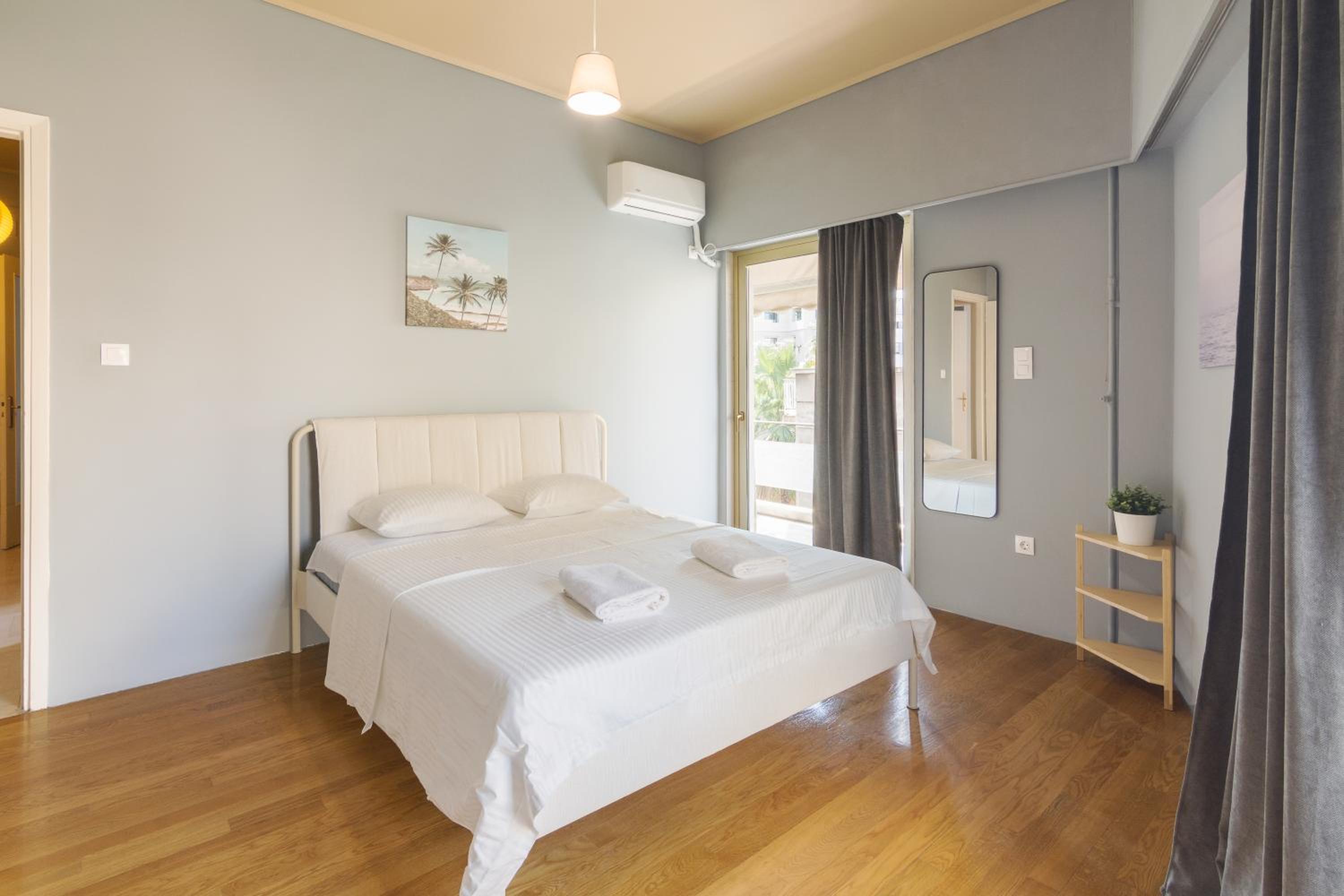 Large Apartment ideal for 5