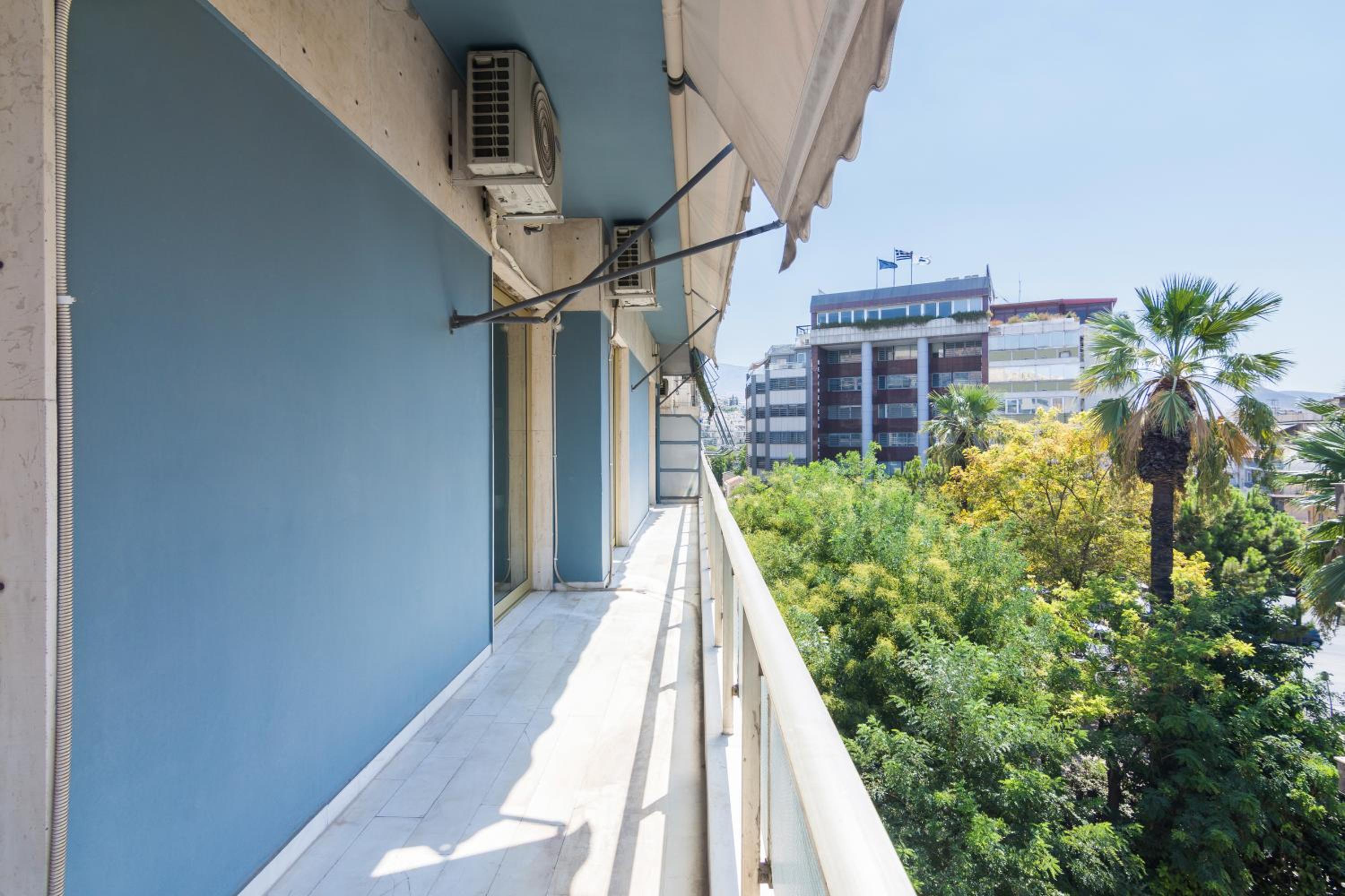 Large Apartment ideal for 5