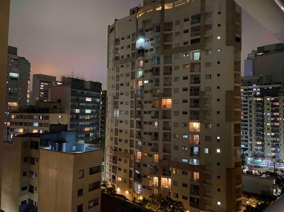 AU75 Silencioso e Vista Urbana Bonita das Altura