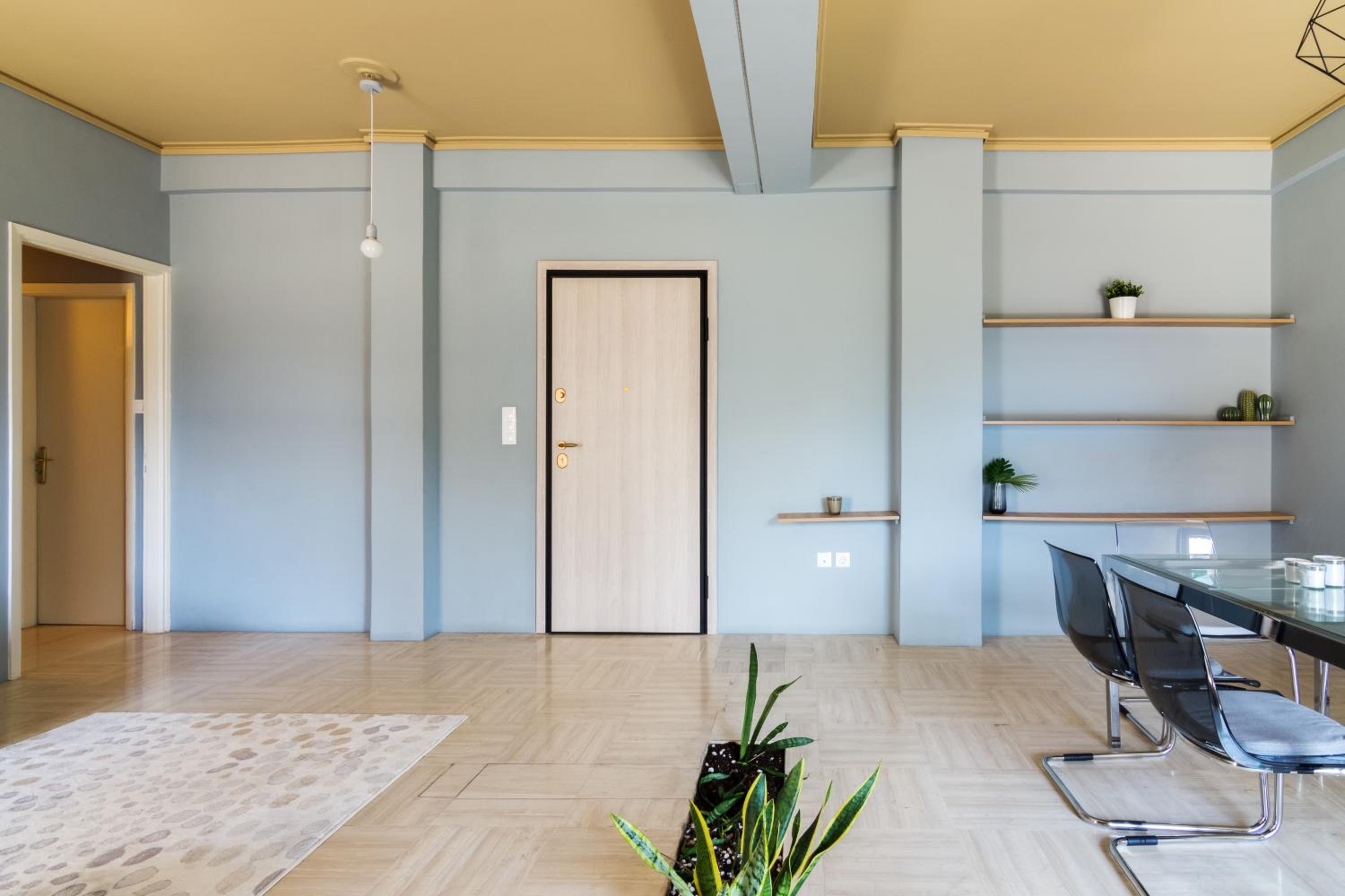 Large Apartment ideal for 5