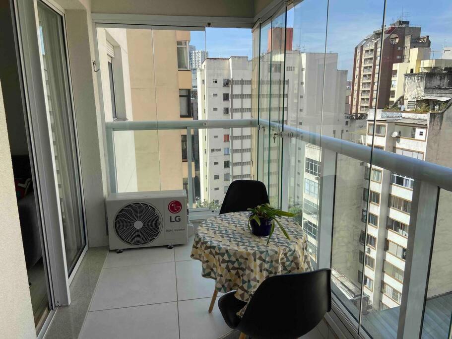 AU75 Silencioso e Vista Urbana Bonita das Altura
