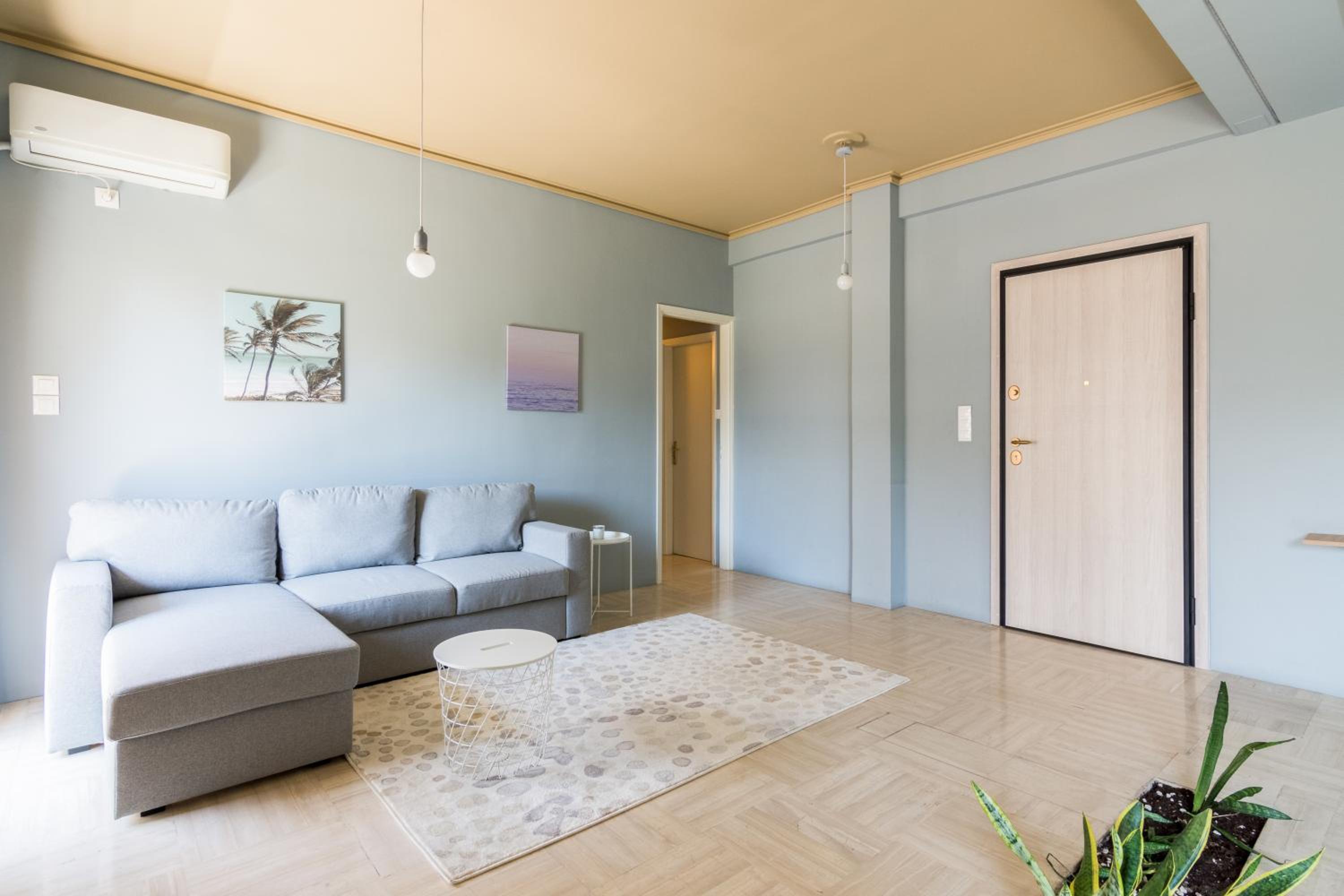 Large Apartment ideal for 5