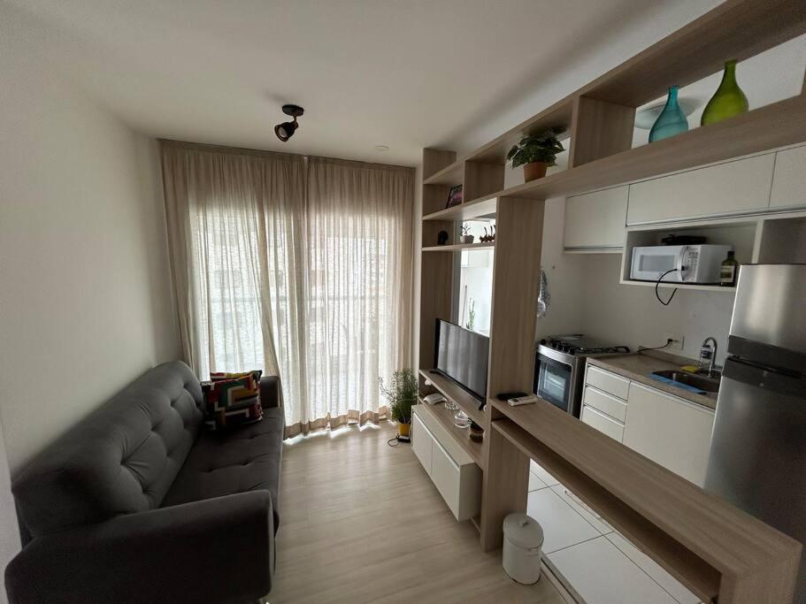 AU75 Silencioso e Vista Urbana Bonita das Altura