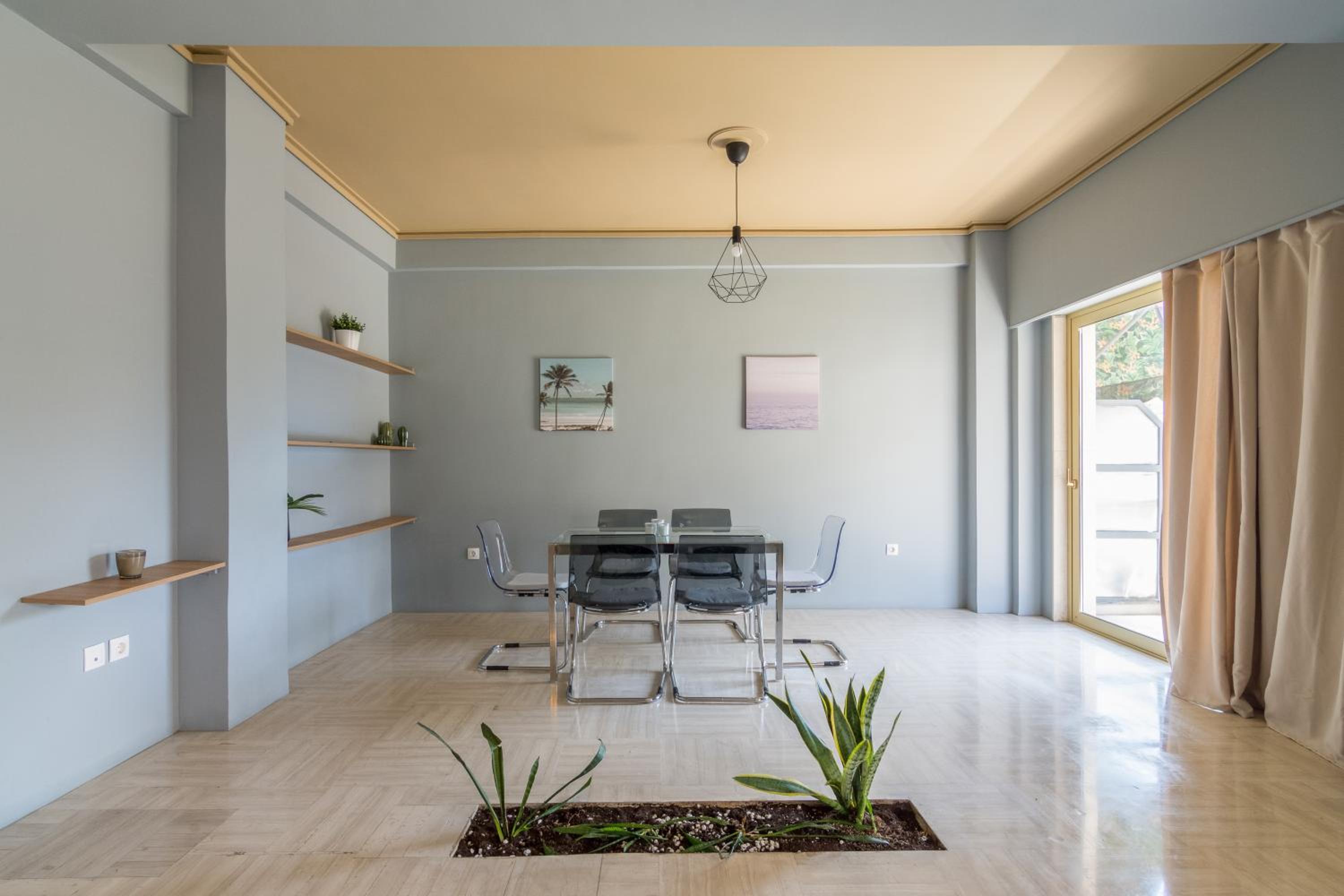 Large Apartment ideal for 5