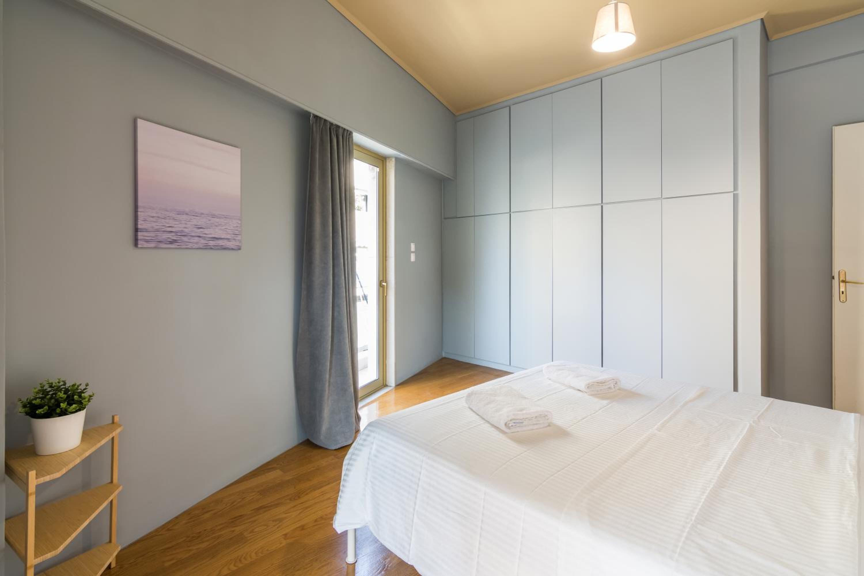 Large Apartment ideal for 5