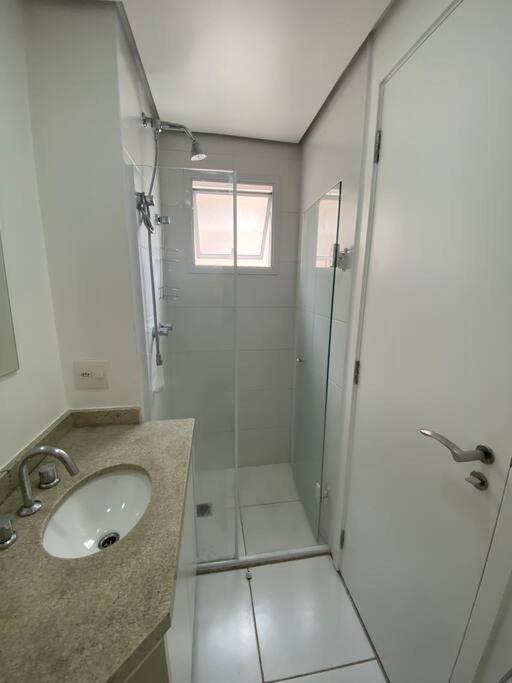 AU75 Silencioso e Vista Urbana Bonita das Altura