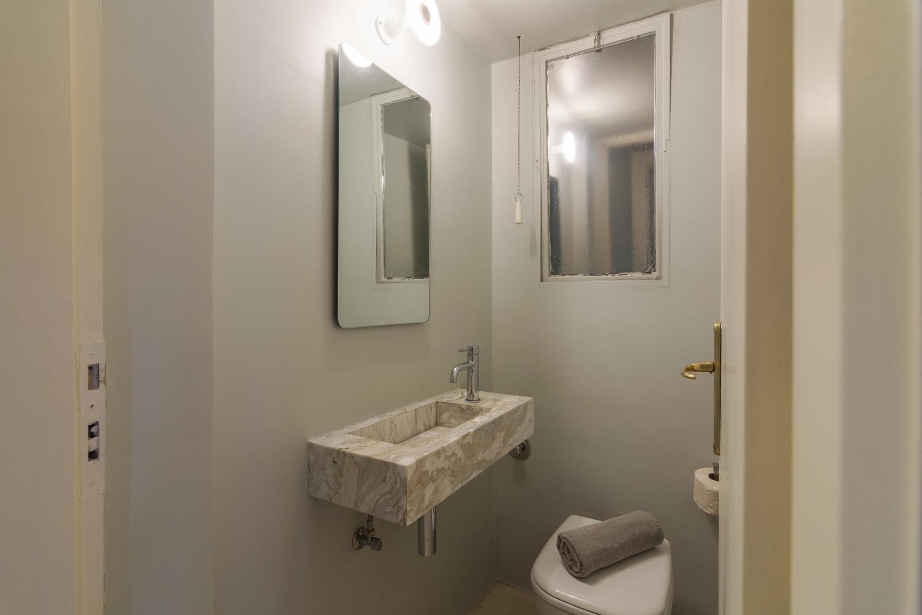 Large Apartment ideal for 5
