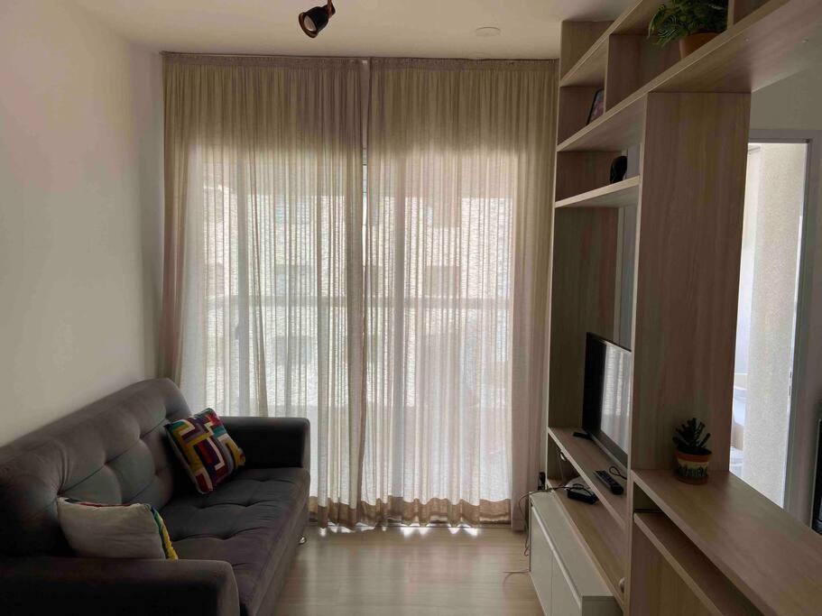 AU75 Silencioso e Vista Urbana Bonita das Altura