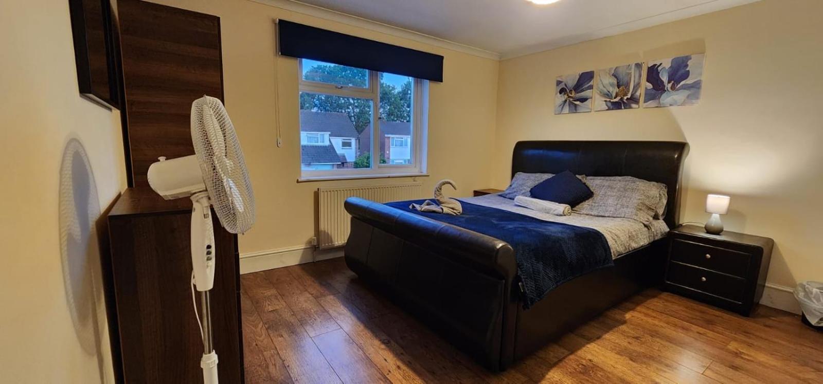 6 Bedroom Spacious villa, Free Parking view 3