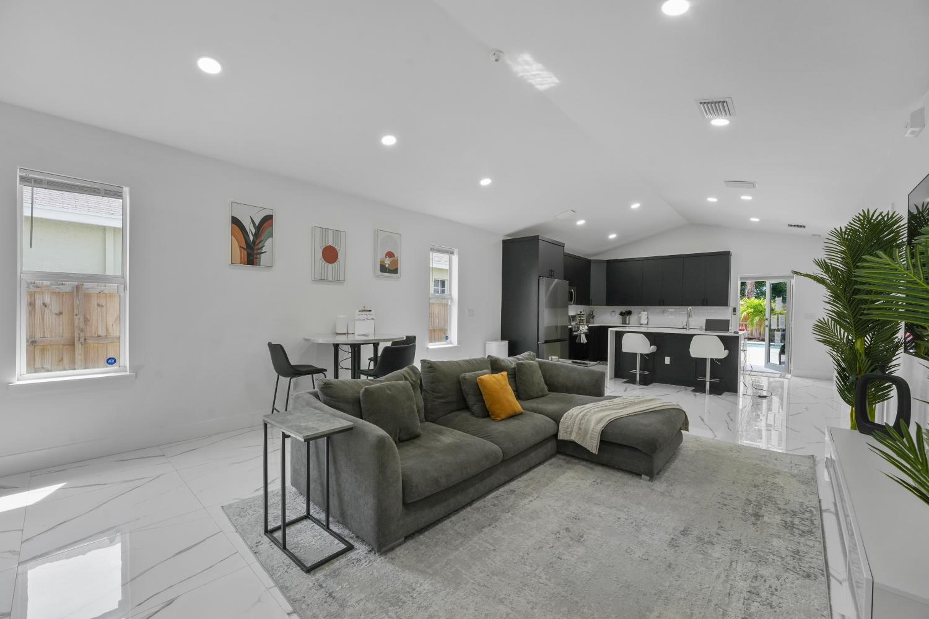 Palm Luxe Residence view 2