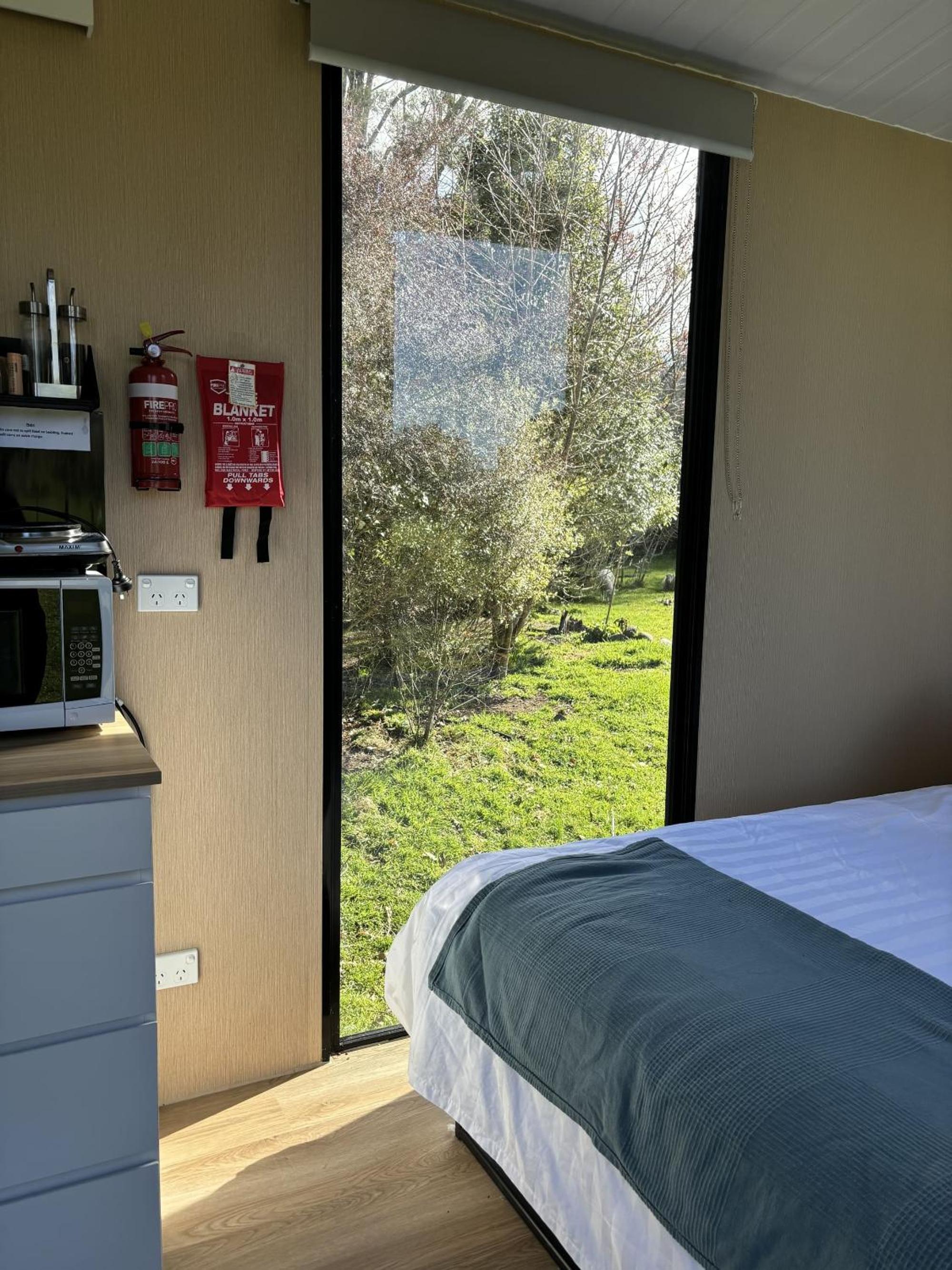 Golden Valley Retreat by Tiny Away view 4