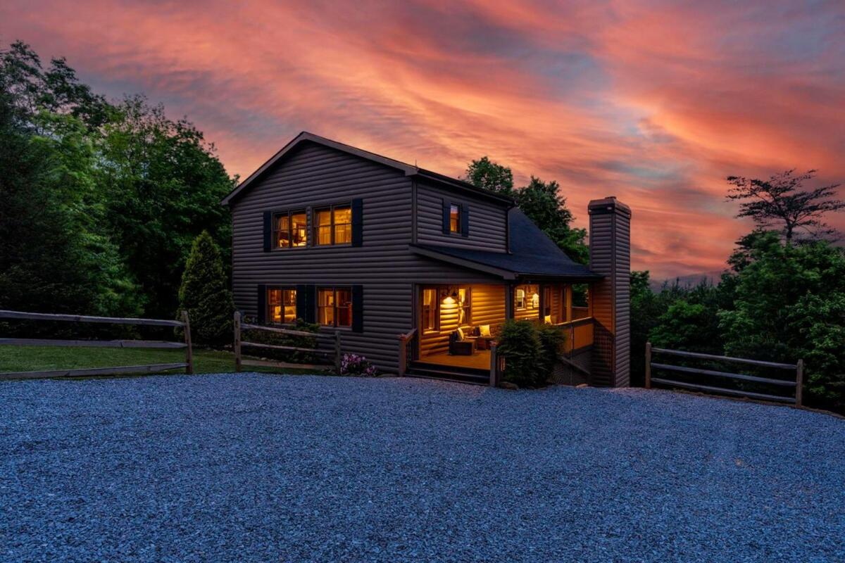 Lux 5Br w hot-tub game room & mountain views view 4