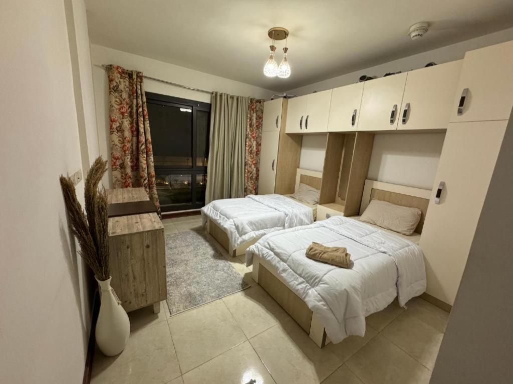elegant apartment with balcony lake view and pool access