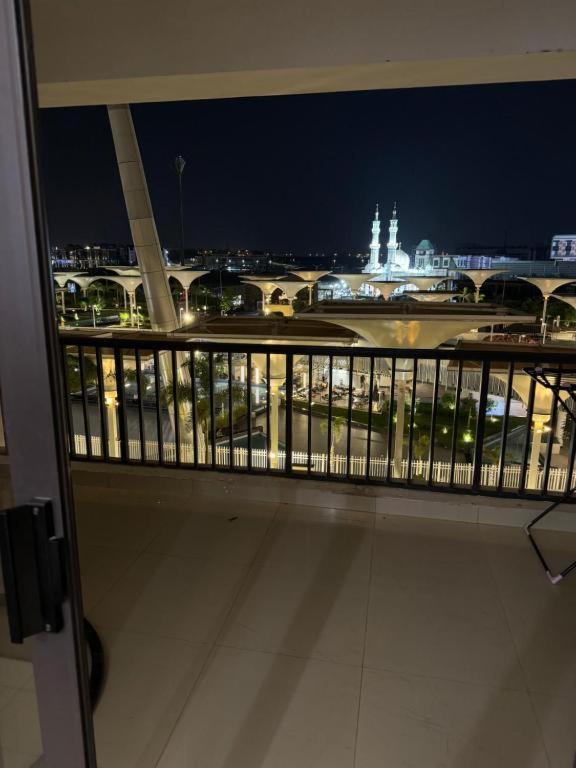elegant apartment with balcony lake view and pool access