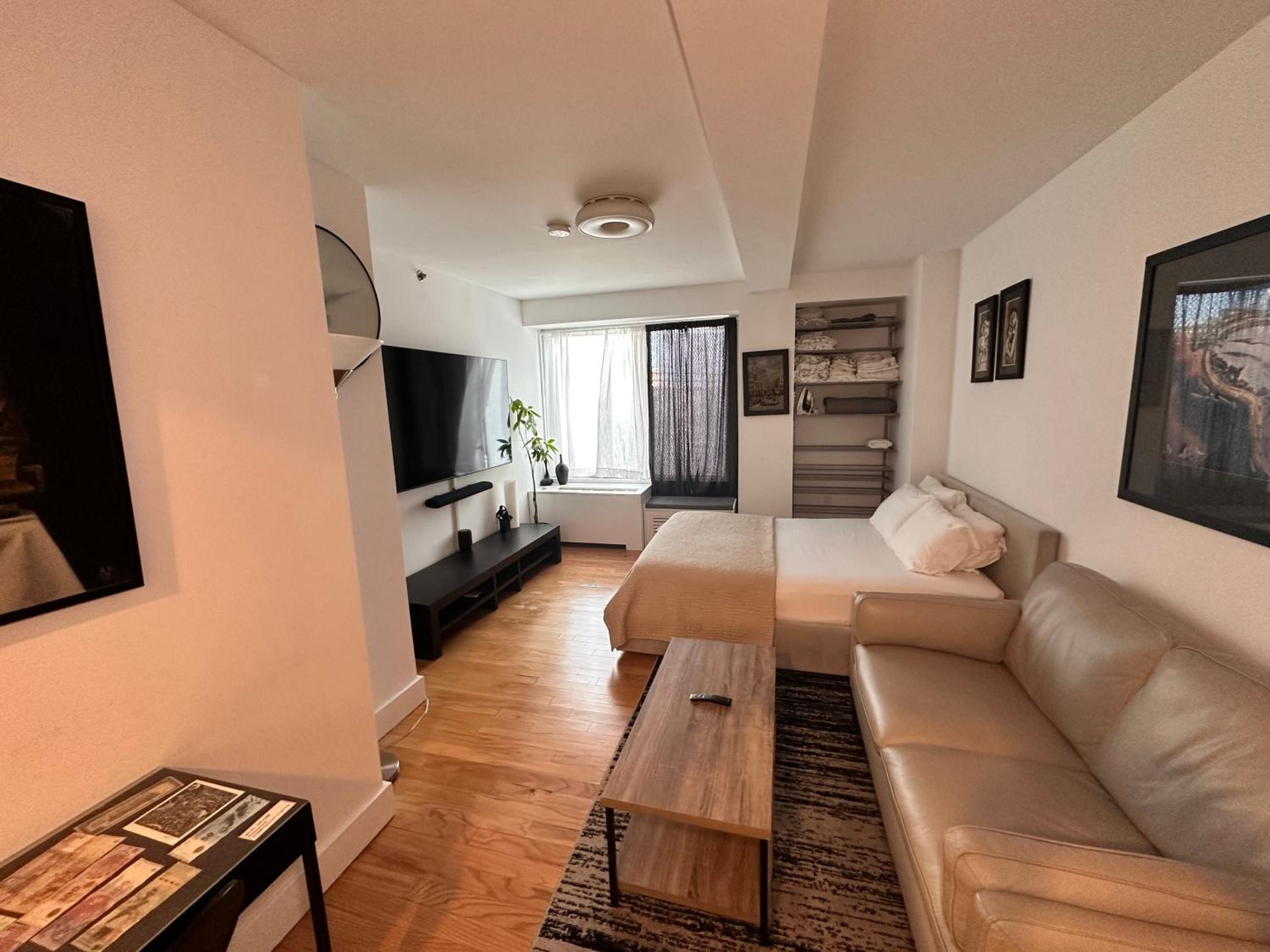 Modern Studio with Private Bathroom and Kitchen
