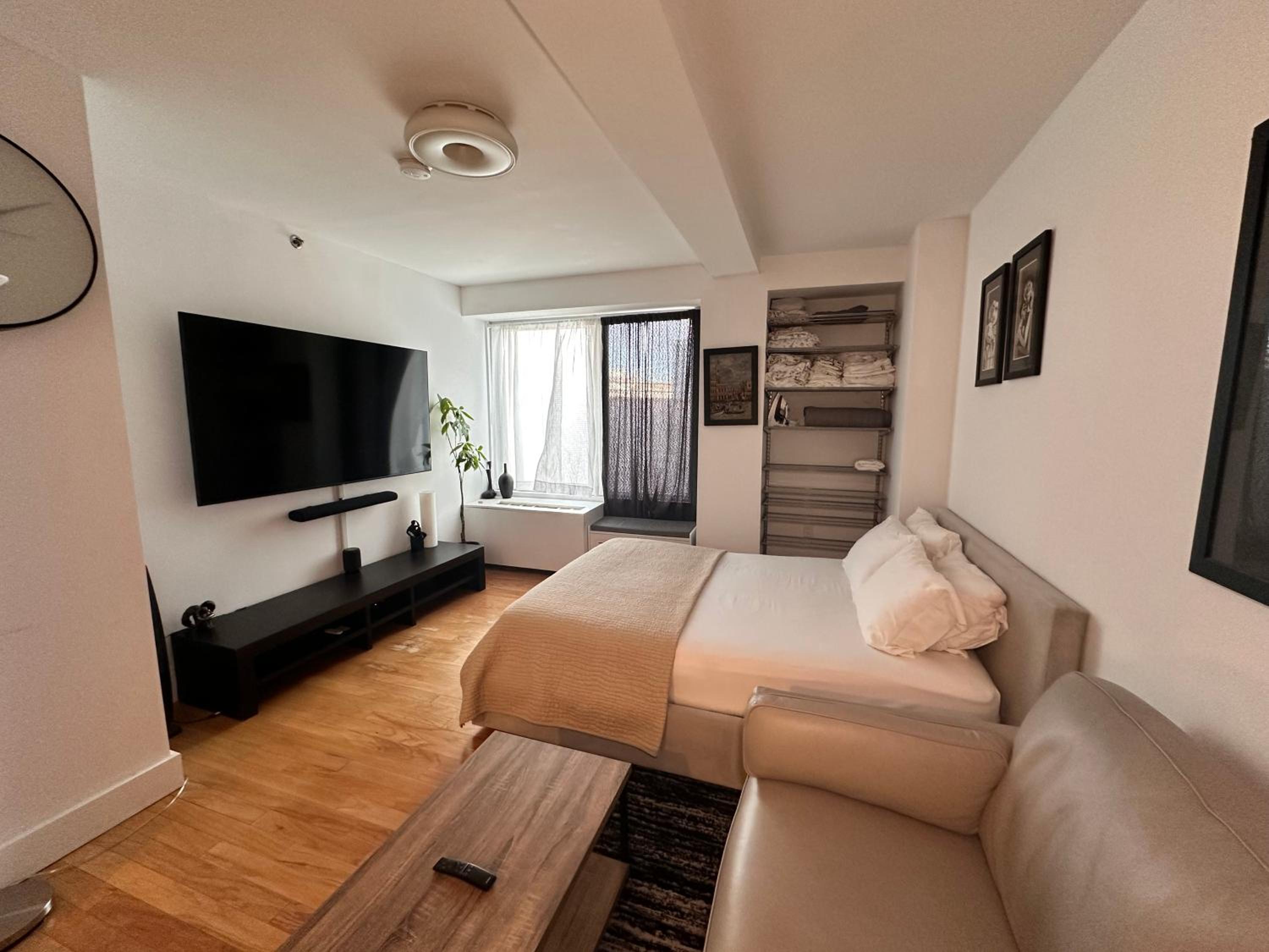 Modern Studio with Private Bathroom and Kitchen