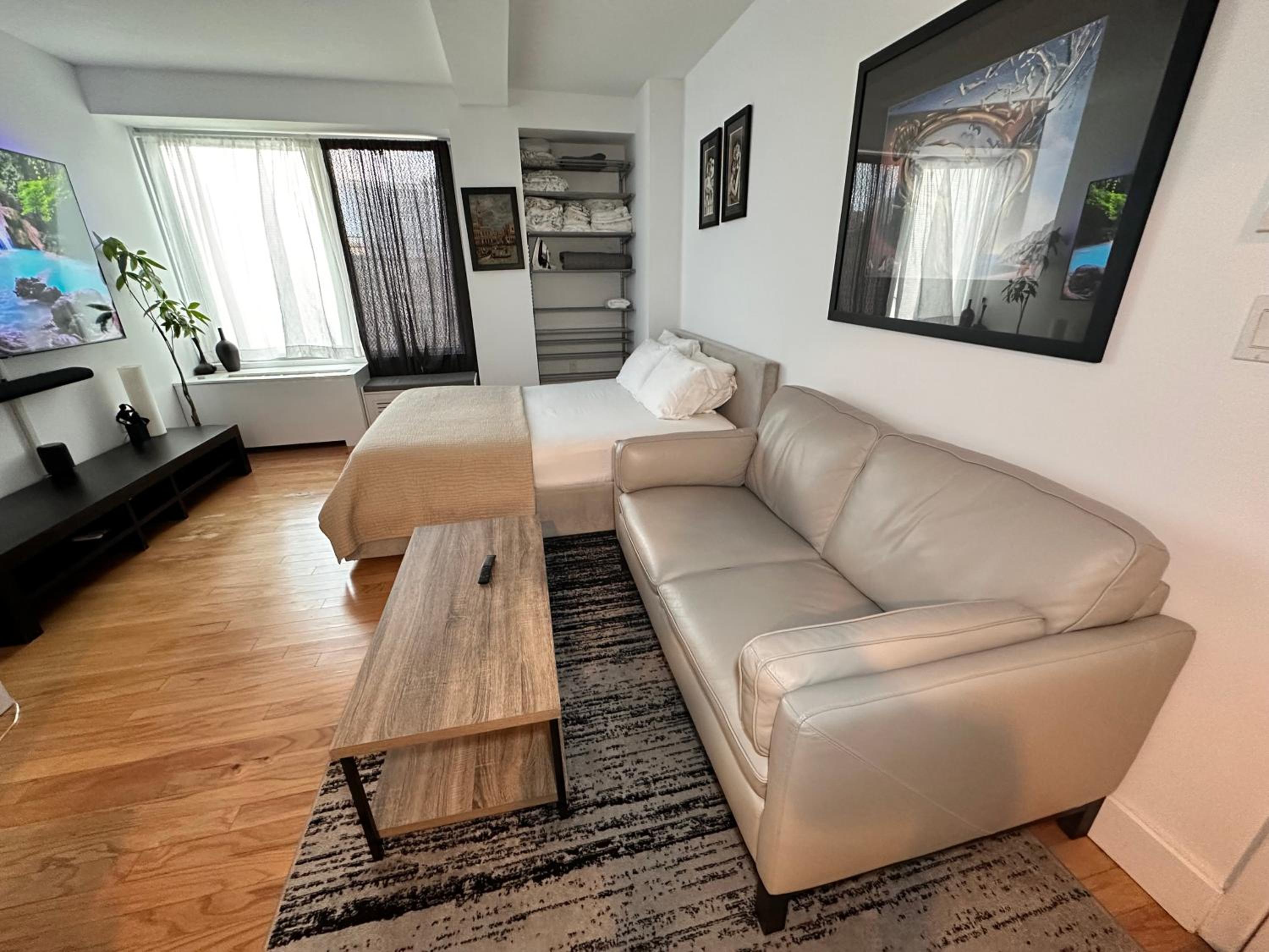 Modern Studio with Private Bathroom and Kitchen