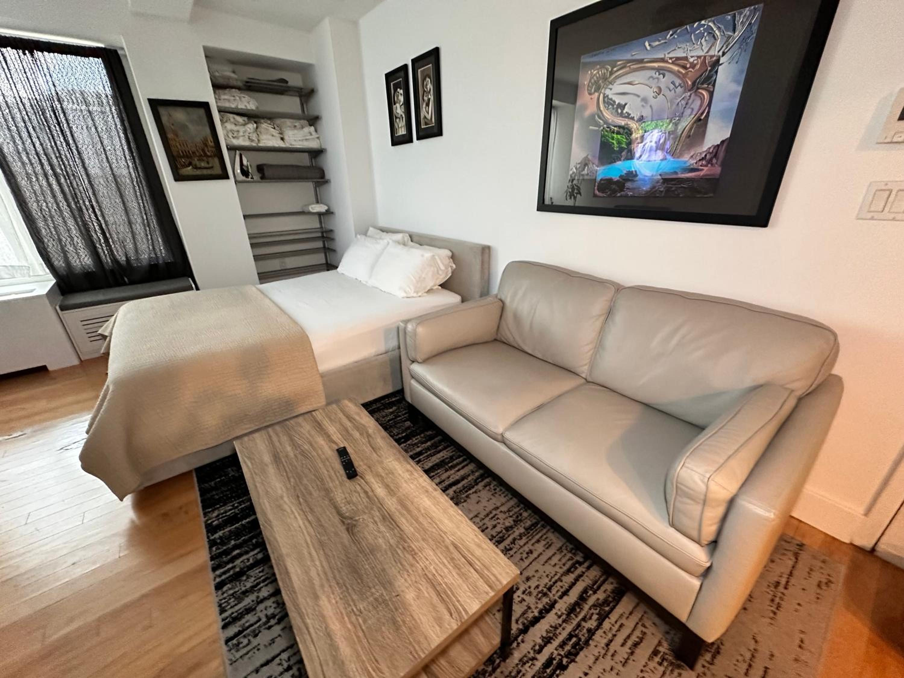 Modern Studio with Private Bathroom and Kitchen